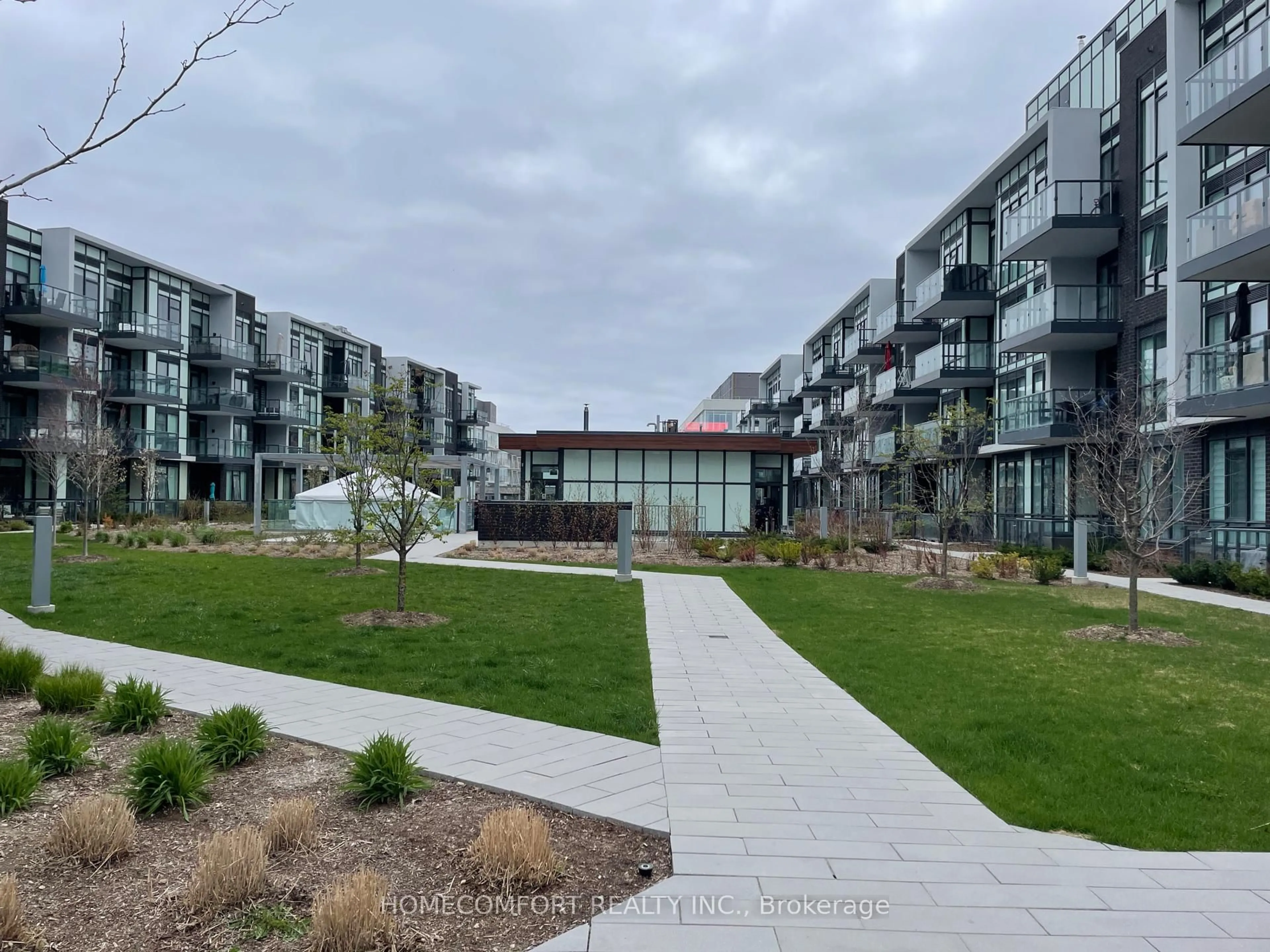 A pic from outside/outdoor area/front of a property/back of a property/a pic from drone, unknown for 415 Sea Ray Ave #312, Innisfil Ontario L9S 0R5