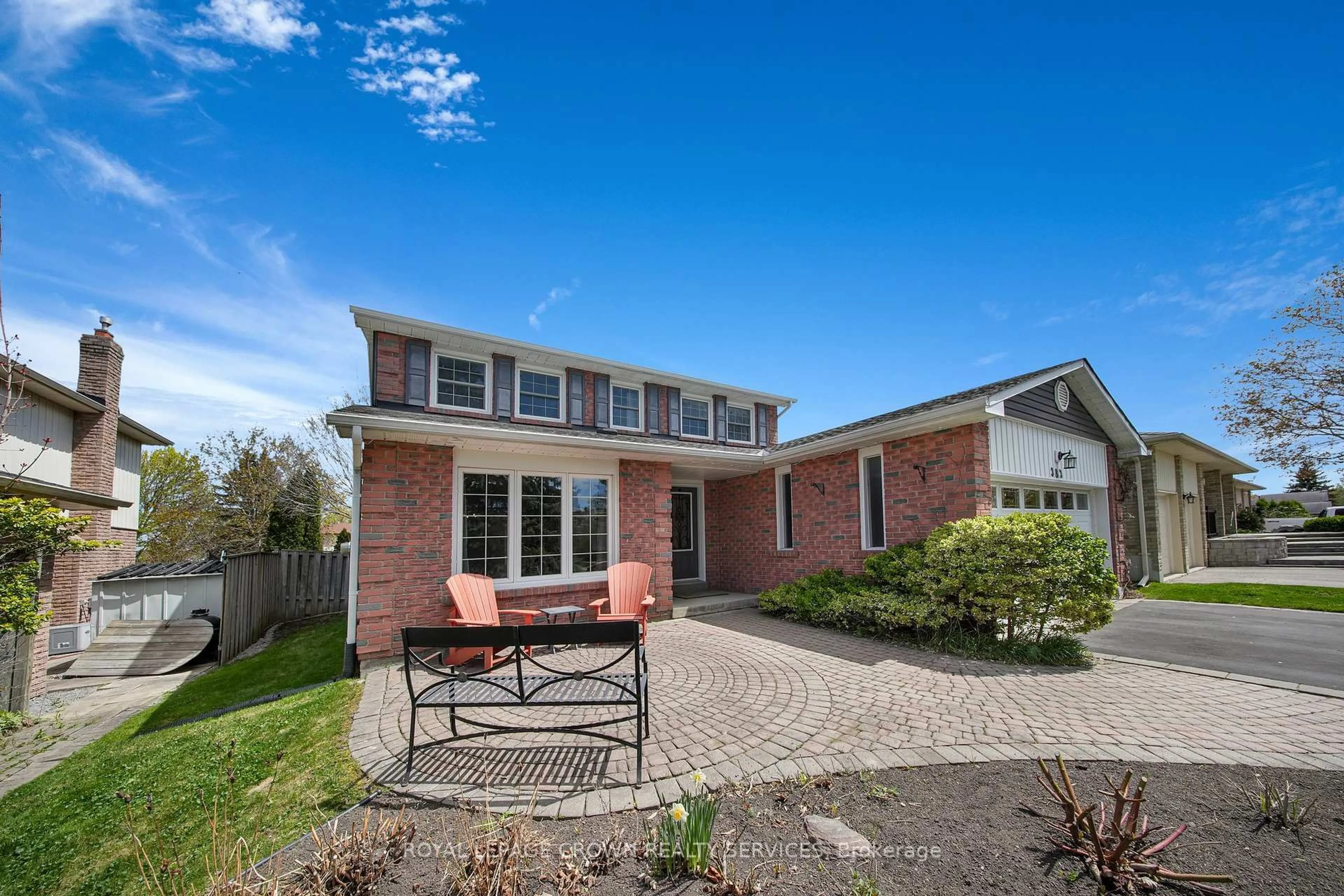 Home with brick exterior material, street for 383 Ashworth Dr, Newmarket Ontario L3Y 6T7