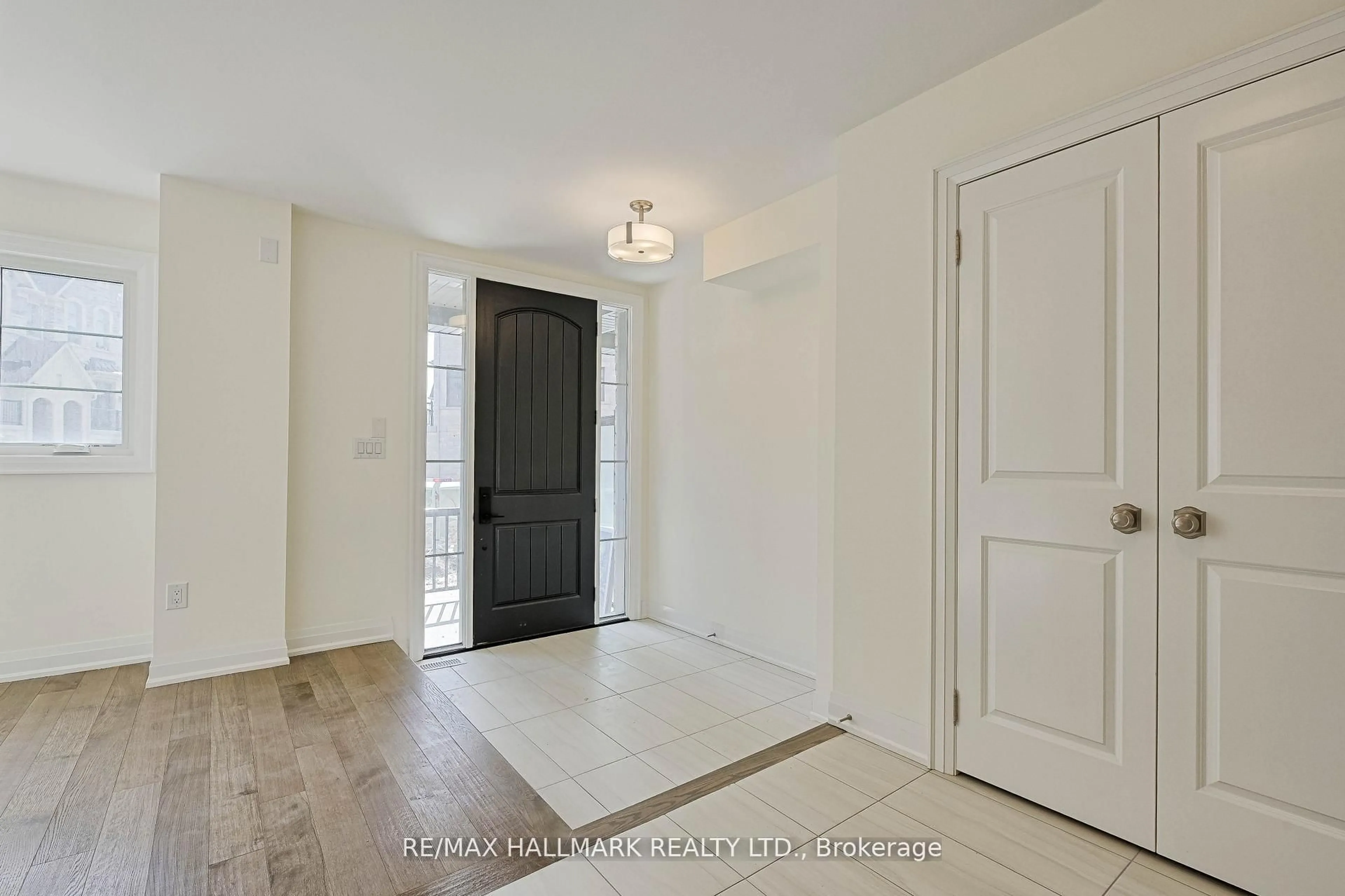 Indoor entryway for 28 Gardeners Lane, Markham Ontario L6C 3L5