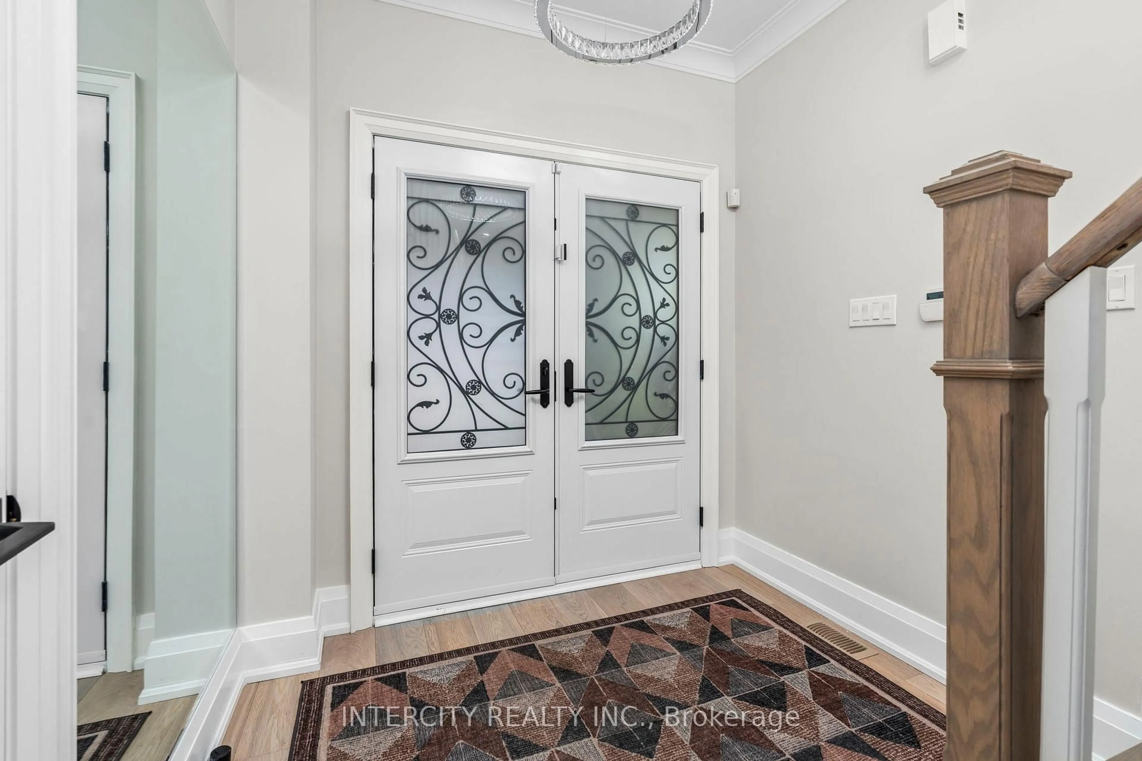 Indoor entryway for 119 Golden Gate Circ, Vaughan Ontario L4H 1N6
