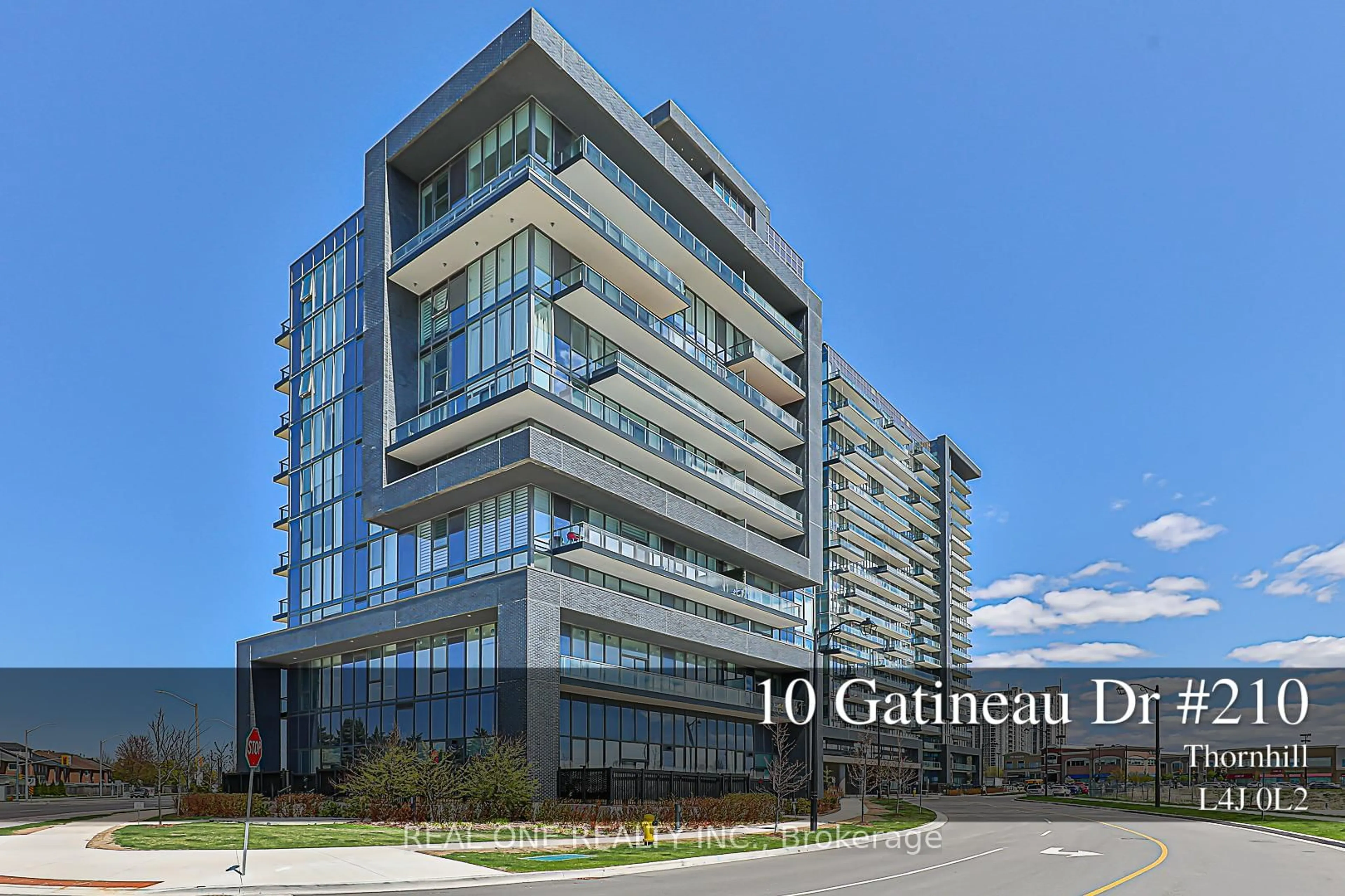 Indoor foyer for 10 Gatineau Dr #210, Vaughan Ontario L4J 0L2