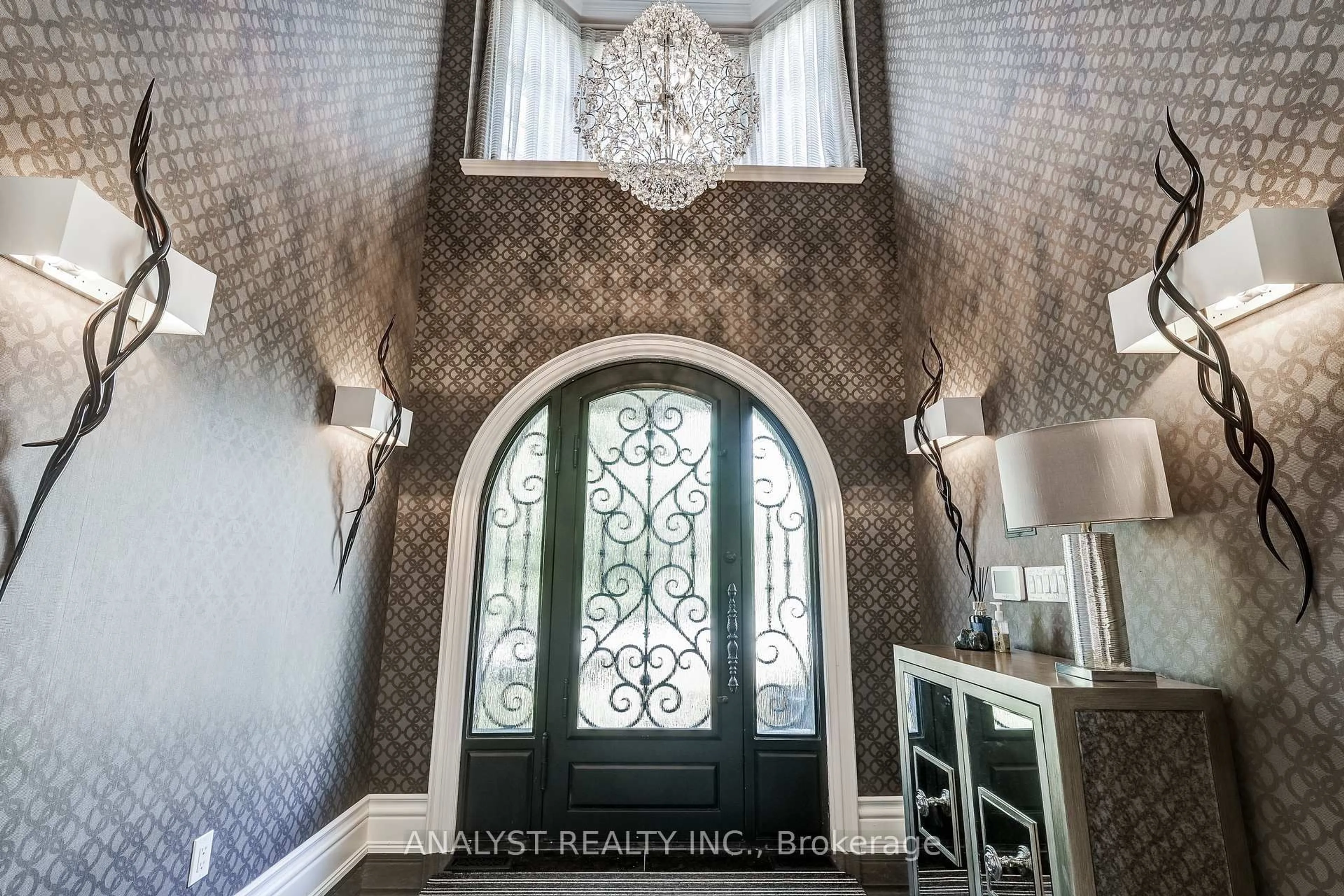 Indoor entryway for 115 Hazelridge Crt, Vaughan Ontario L0J 1C0