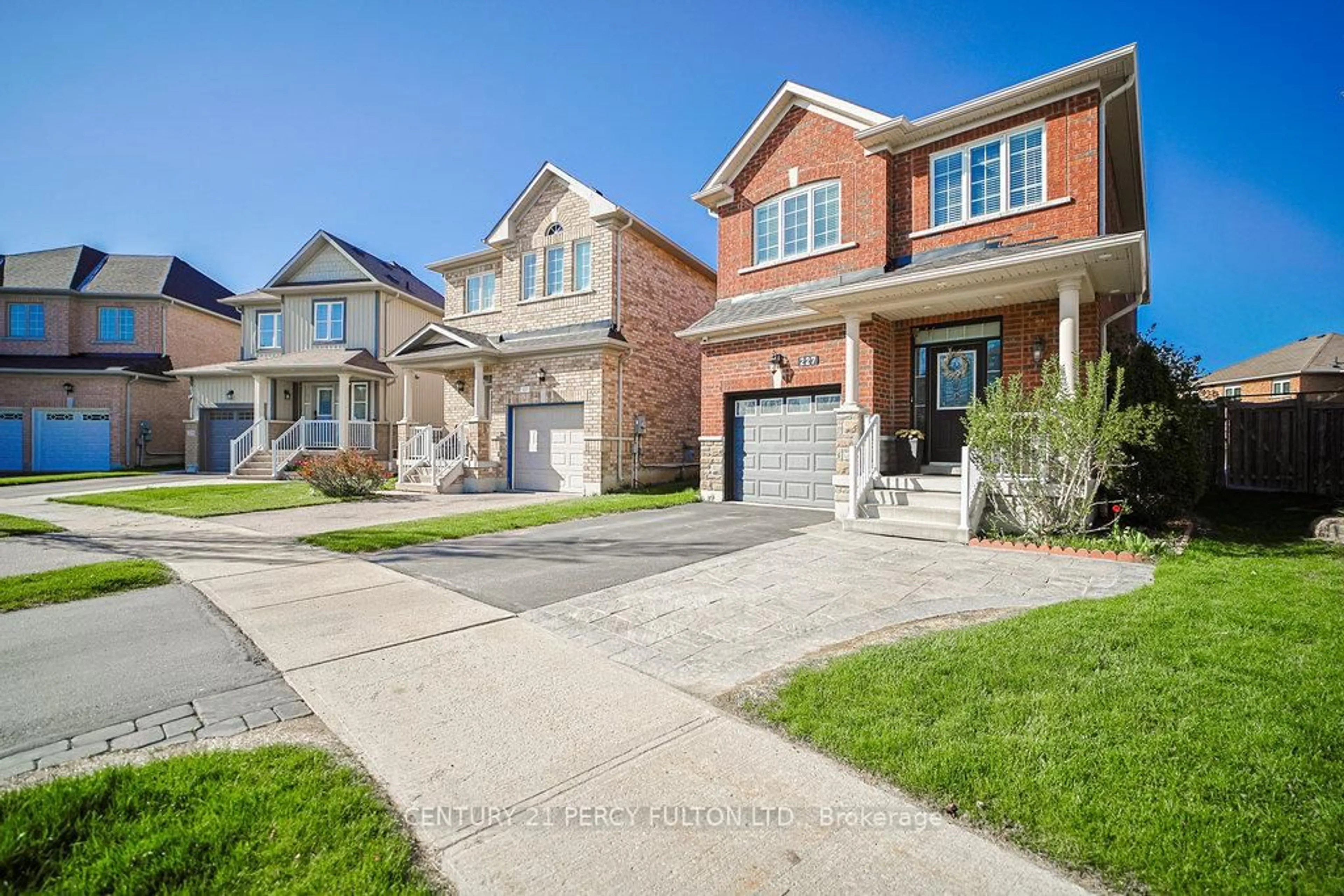 Home with brick exterior material, street for 227 Cabin Trail Cres, Whitchurch-Stouffville Ontario L4A 0S3