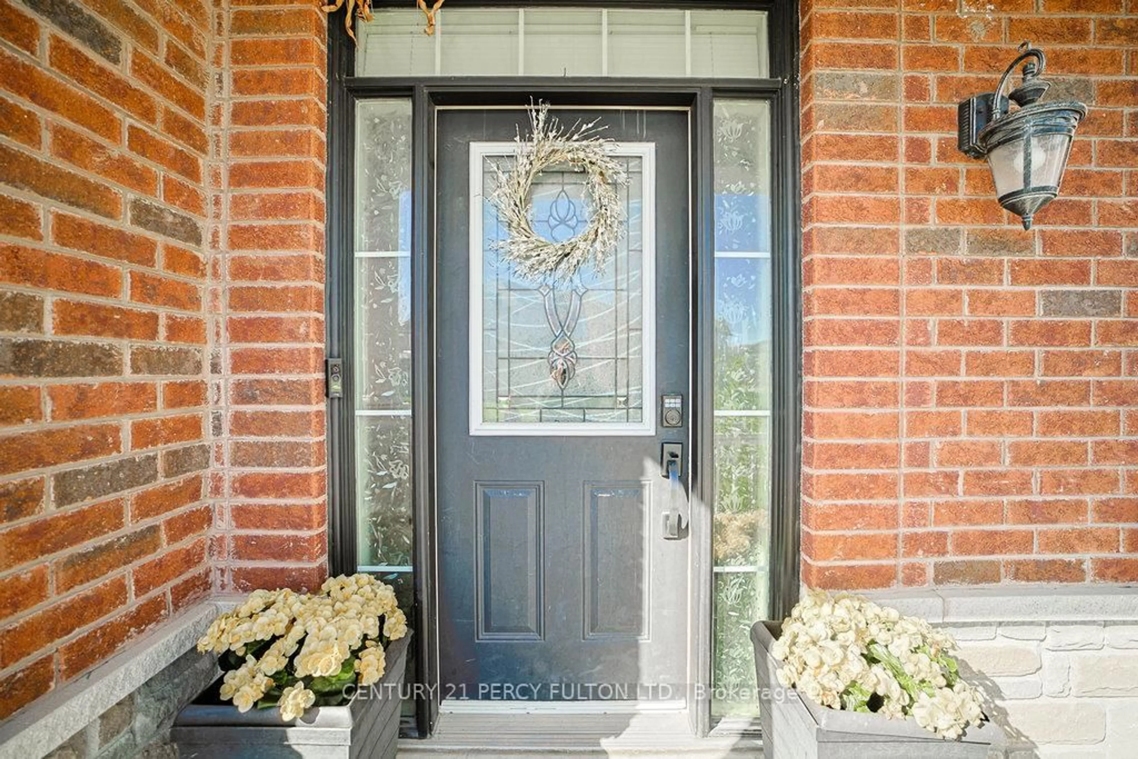 Indoor entryway for 227 Cabin Trail Cres, Whitchurch-Stouffville Ontario L4A 0S3