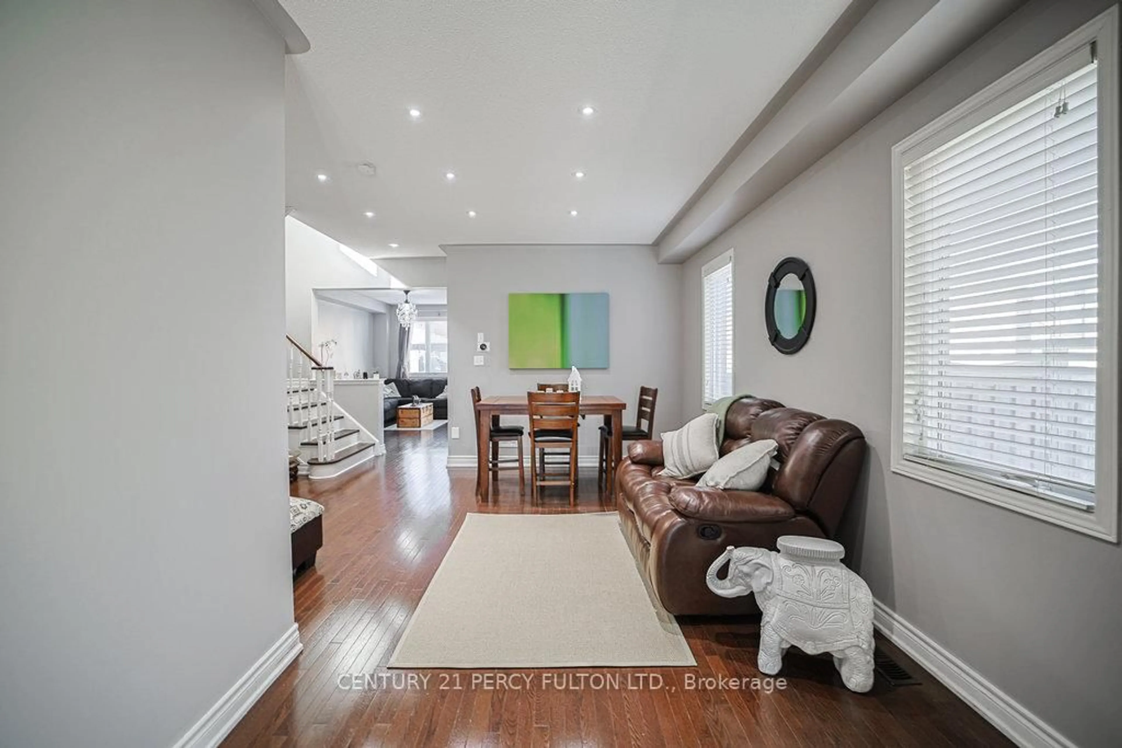 Living room with furniture, unknown for 227 Cabin Trail Cres, Whitchurch-Stouffville Ontario L4A 0S3