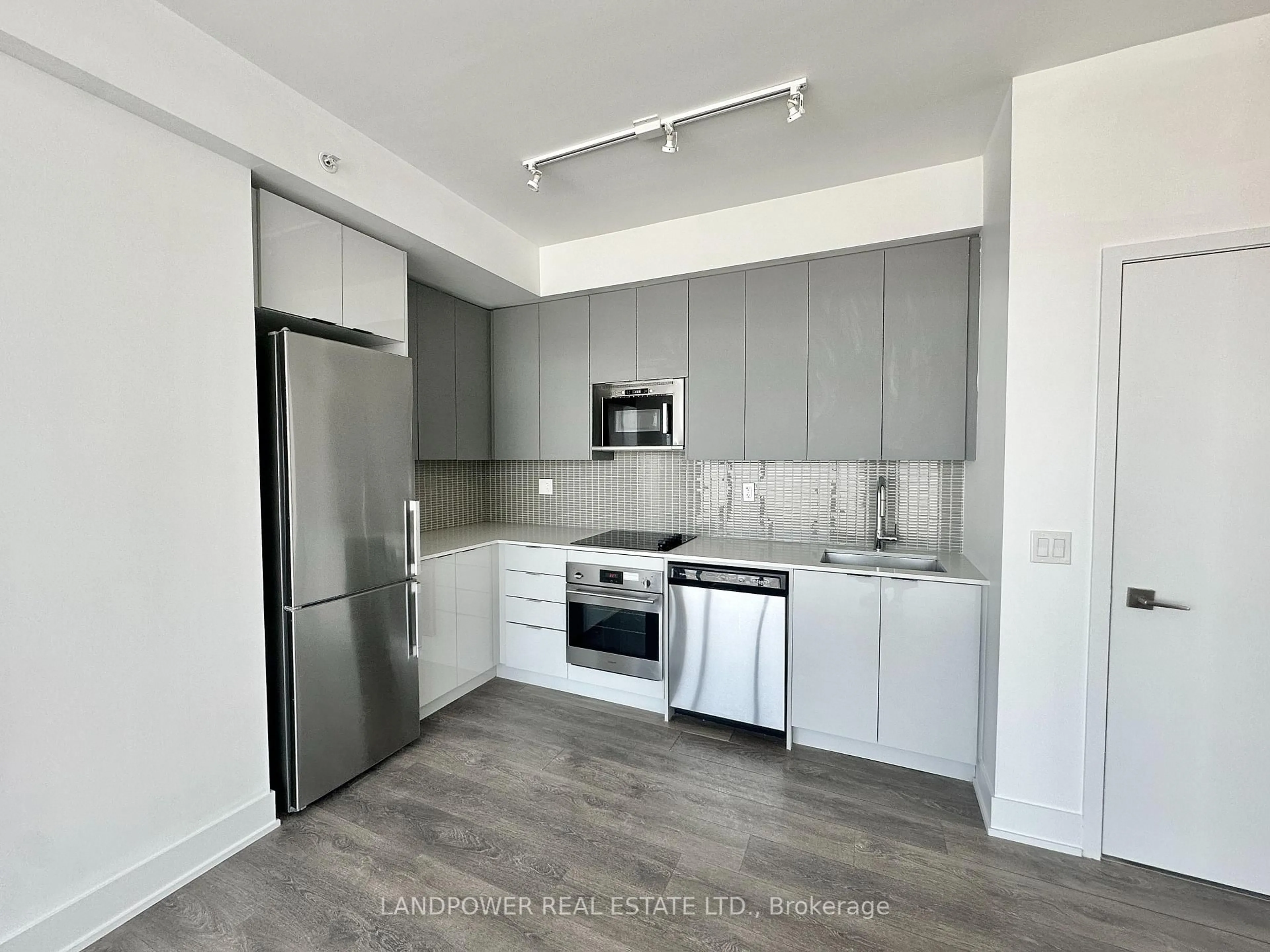 Standard kitchen, unknown for 2908 Highway 7 Rd #3308, Vaughan Ontario L4K 0K5