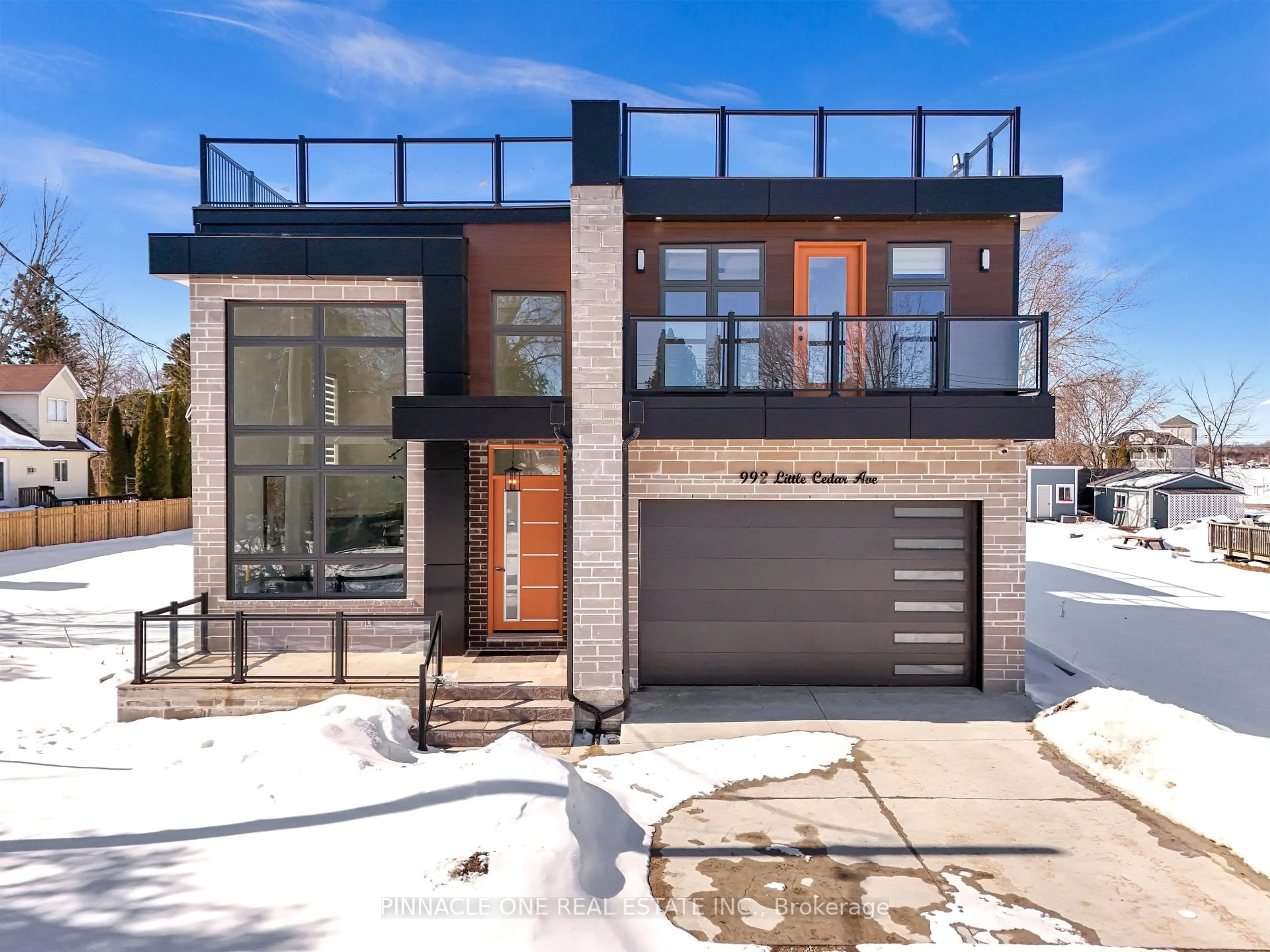Home with brick exterior material, street for 992 Little Cedar Ave, Innisfil Ontario L0L 1W0