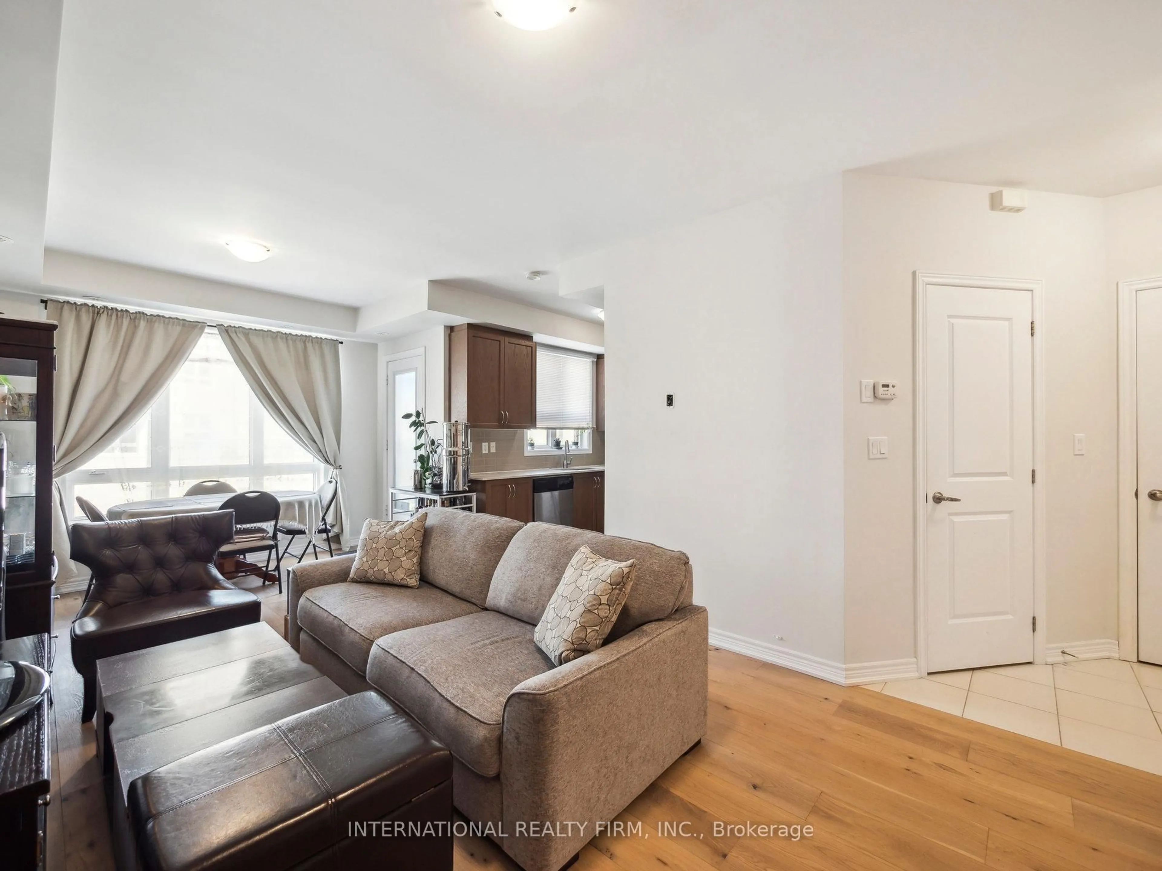 Living room with furniture, unknown for 9621 Jane St #14, Vaughan Ontario L6A 4G5