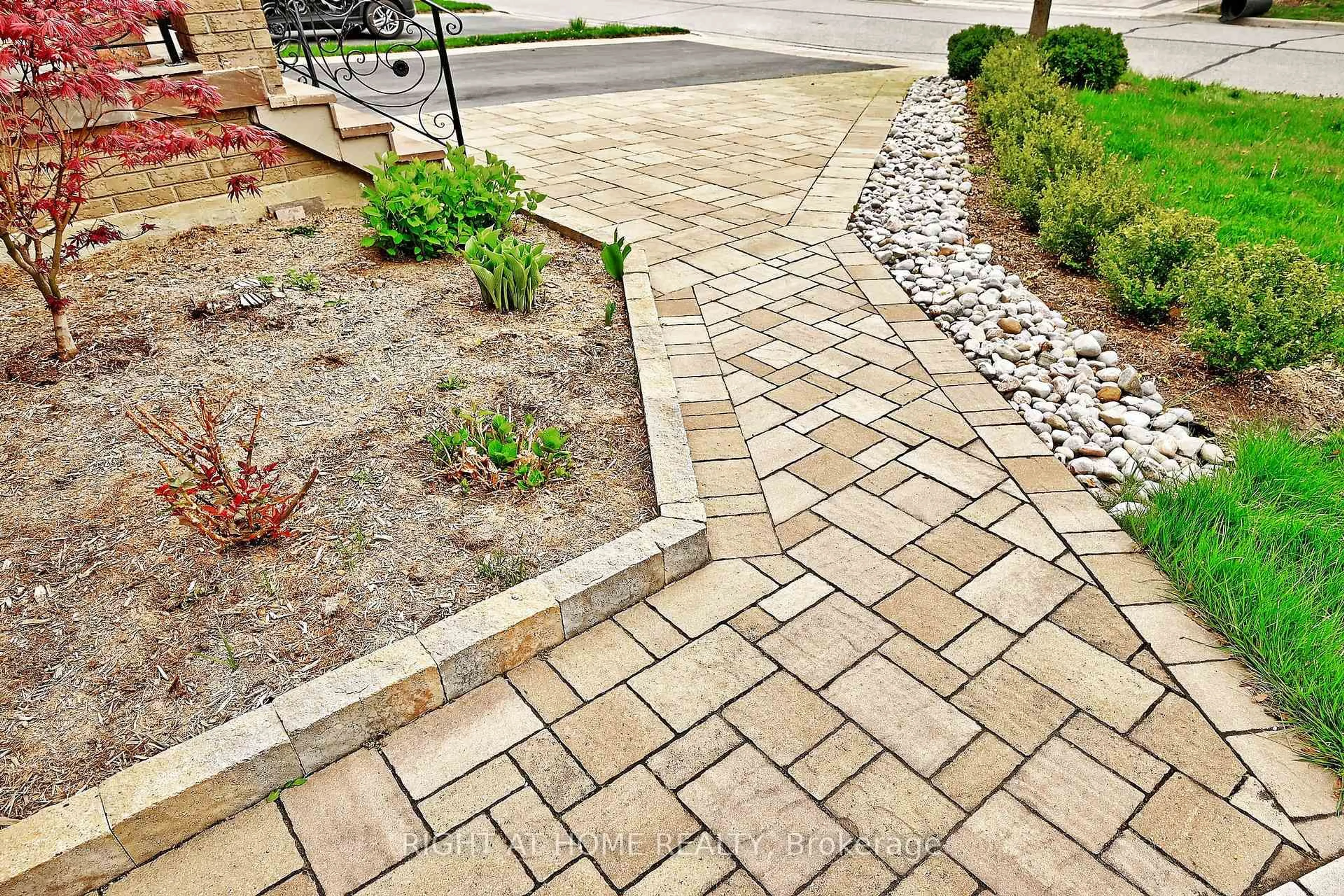 Patio, street for 198 Seabreeze Ave, Vaughan Ontario L4J 9H2
