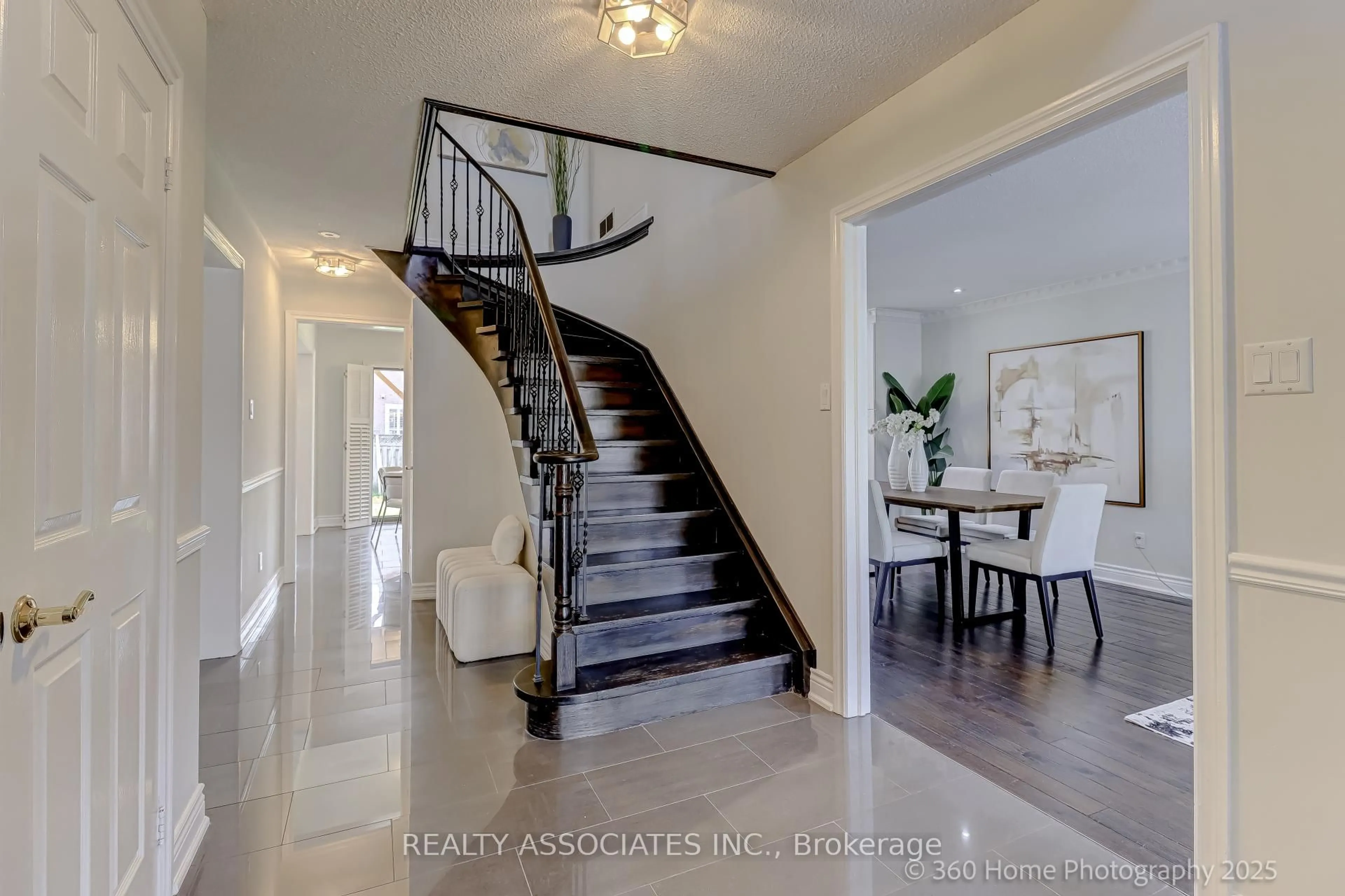 Indoor entryway for 148 Cartmel Dr, Markham Ontario L3S 1V9