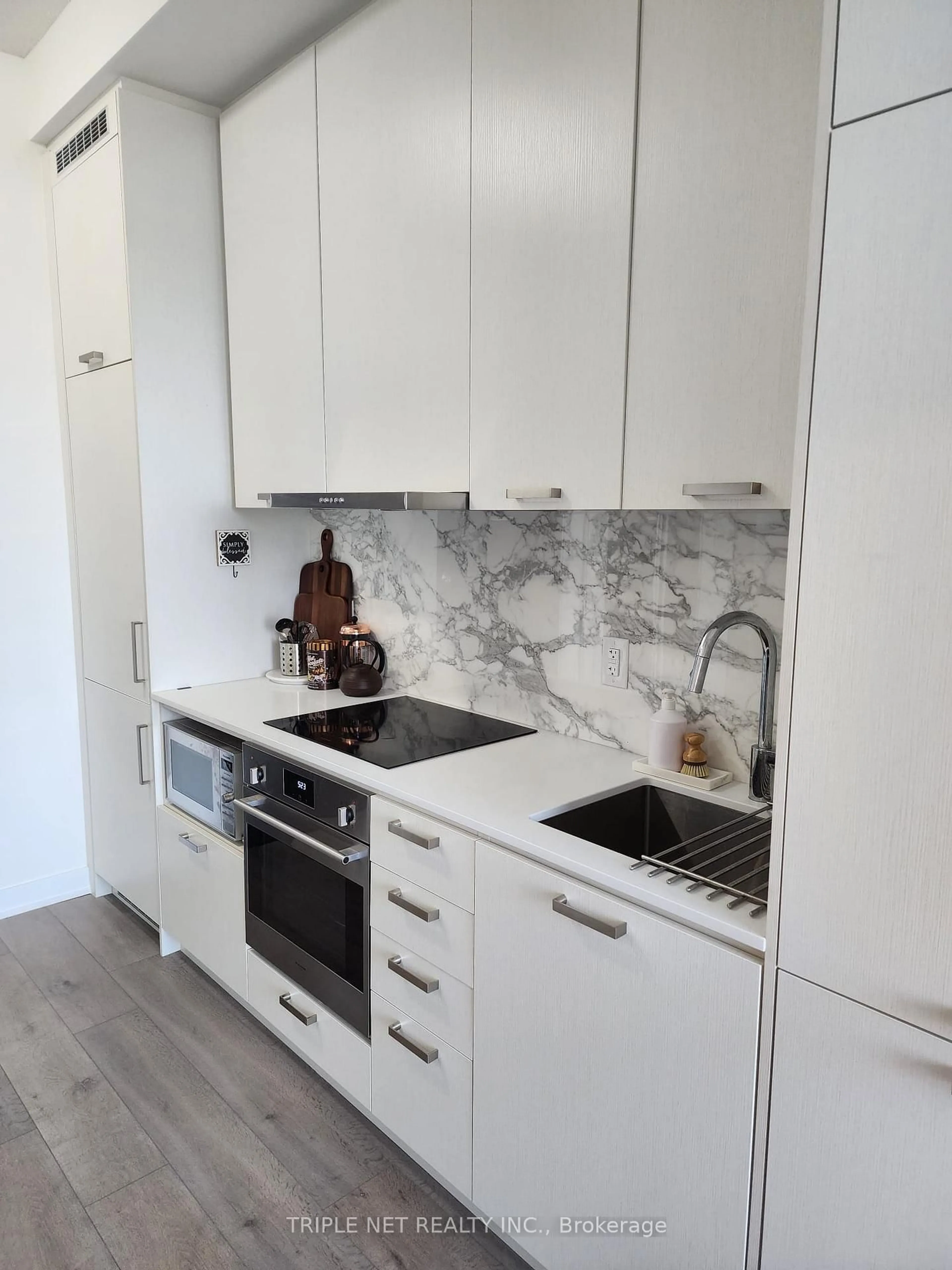 Standard kitchen, unknown for 10 honeycrisp Cres #1205, Vaughan Ontario L4K 0M7