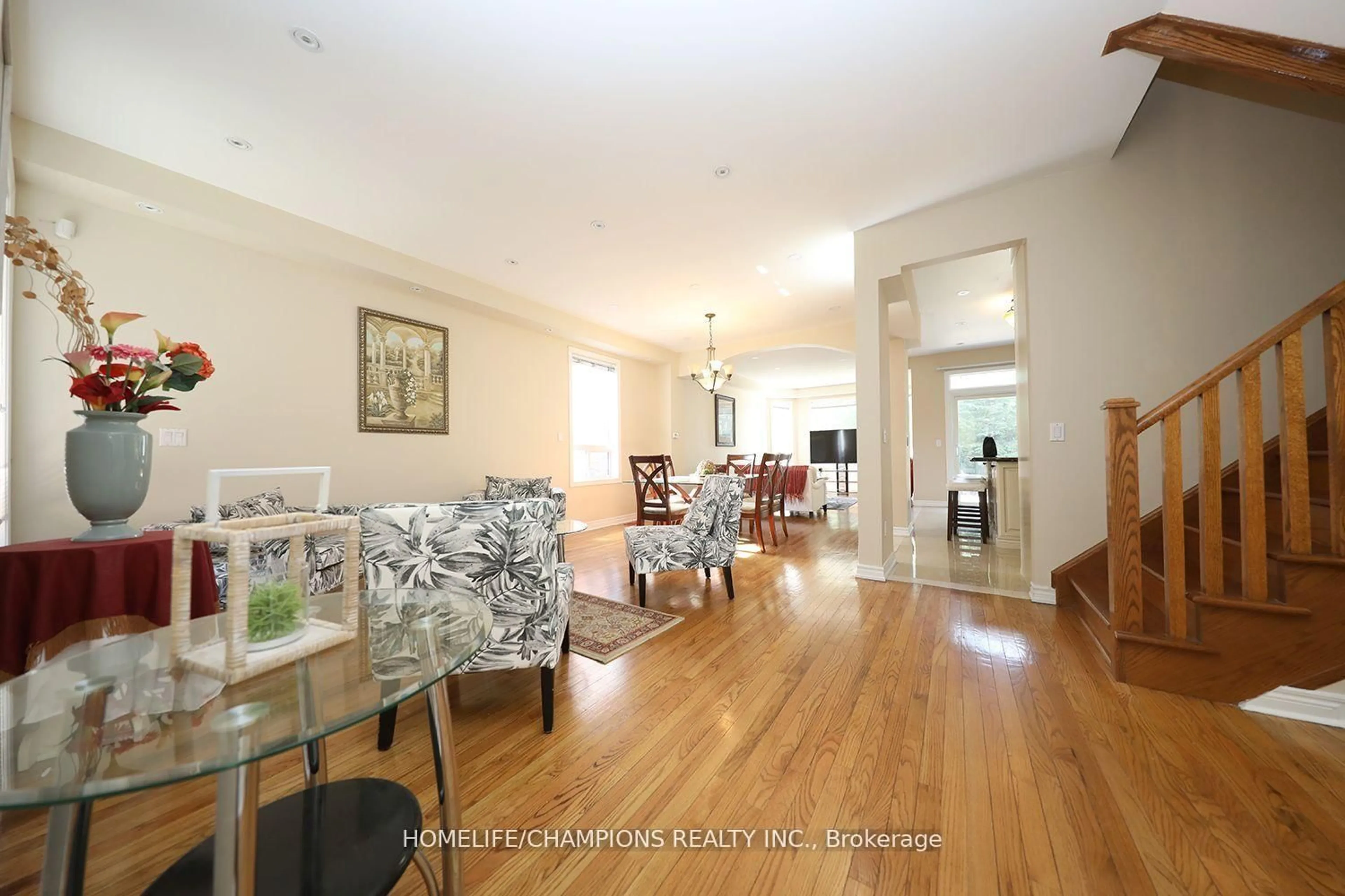 Indoor foyer for 142 Estate Garden Ave, Richmond Hill Ontario L4E 3X8