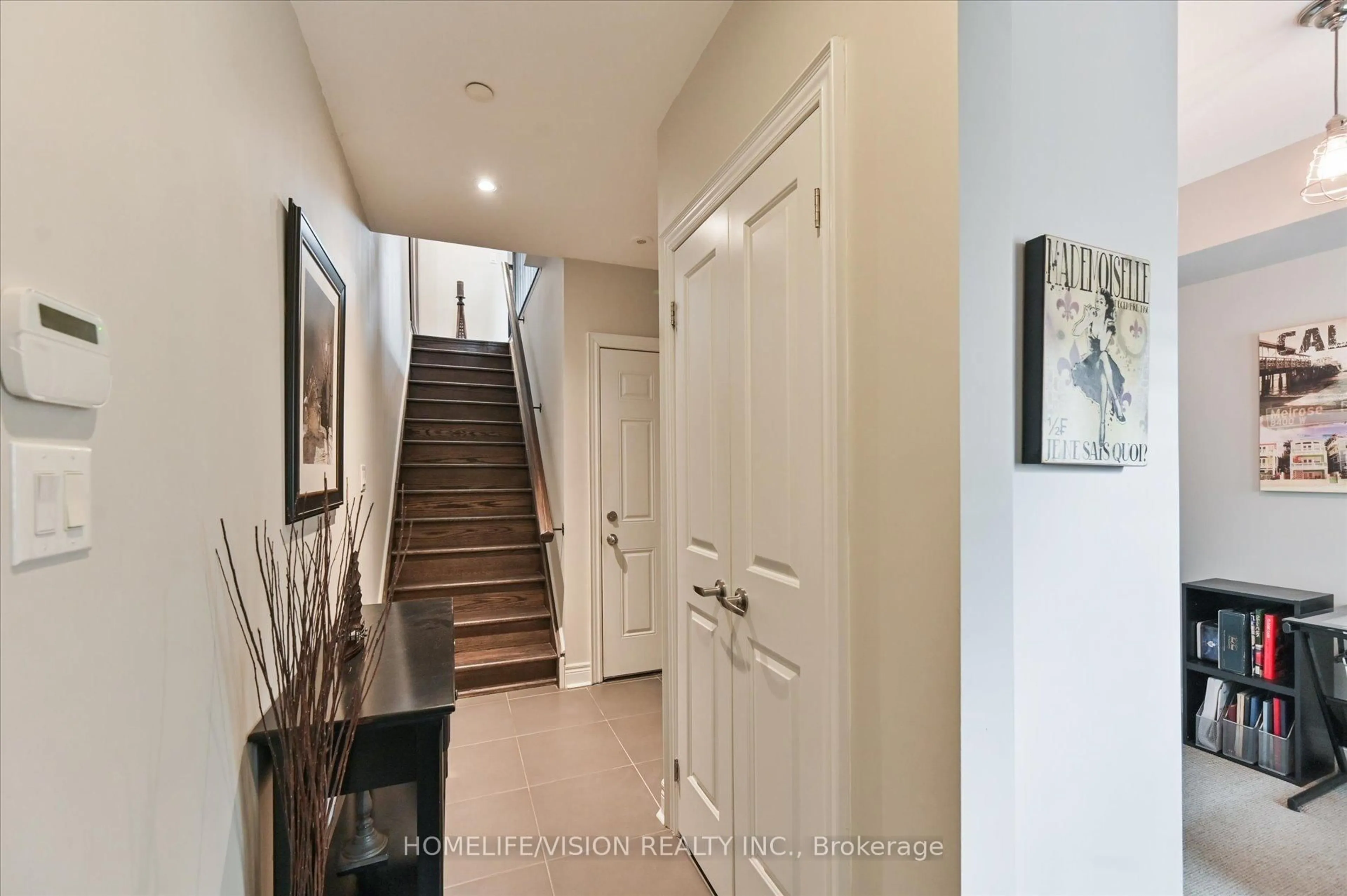 Indoor entryway for 2 Agar Lane, Vaughan Ontario L4L 2A7