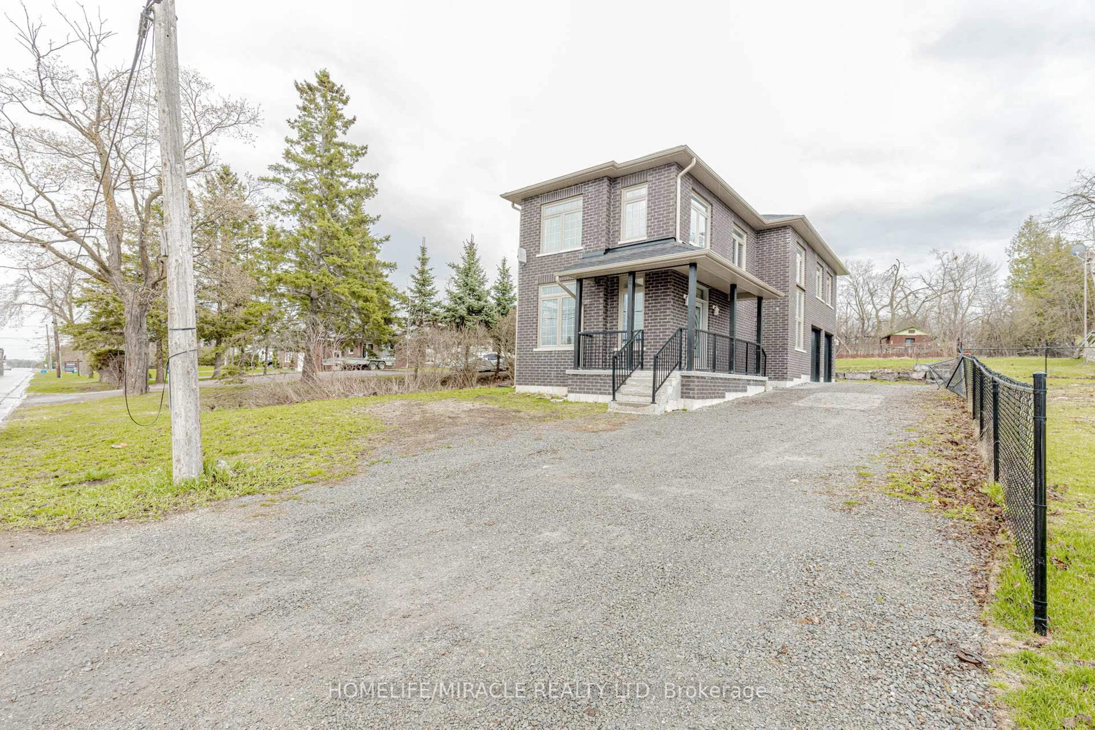 A pic from outside/outdoor area/front of a property/back of a property/a pic from drone, unknown for 637 Simcoe St, Brock Ontario L0K 1A0
