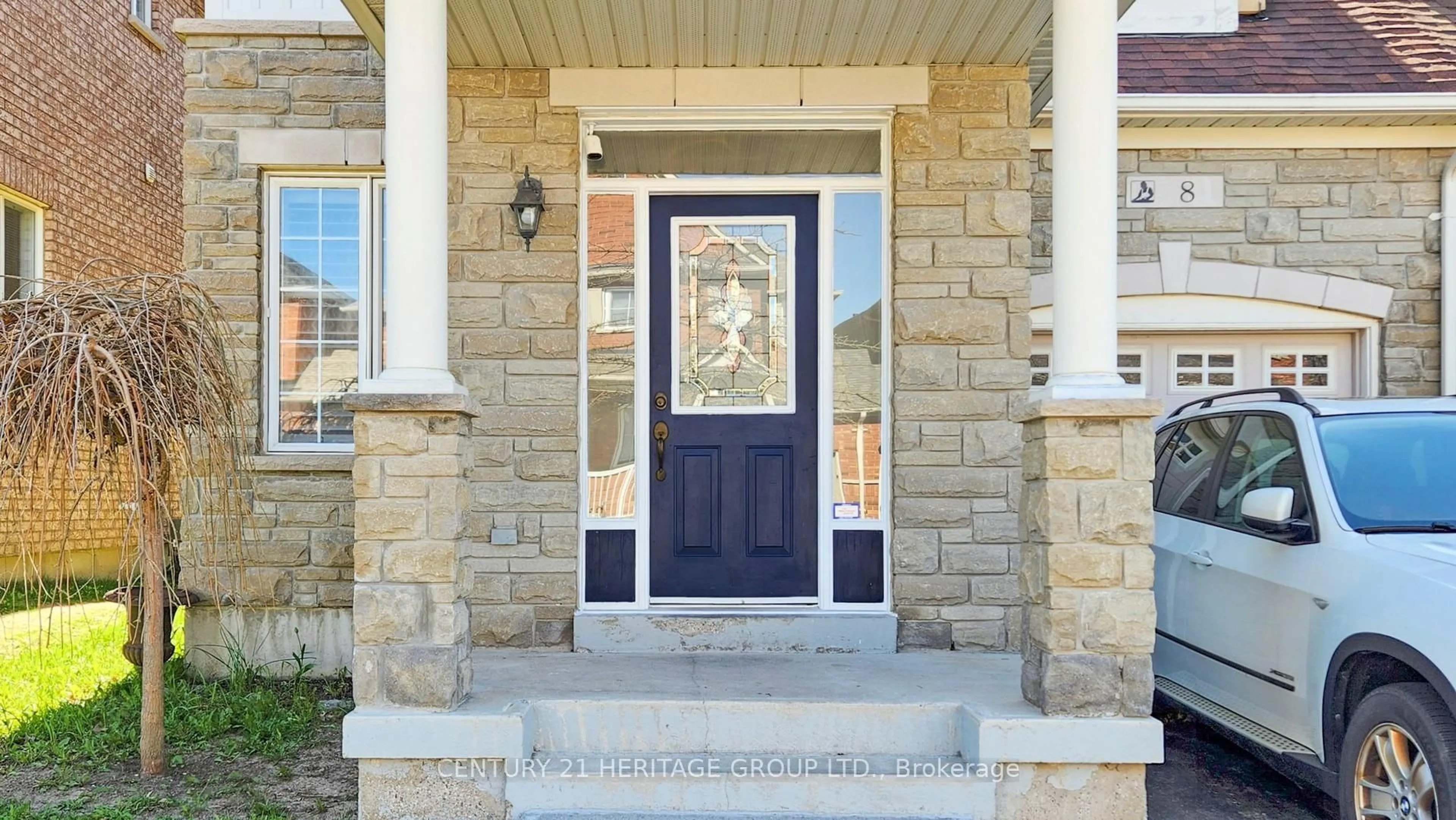 Indoor entryway for 8 Picnic St, Richmond Hill Ontario L4E 5C3
