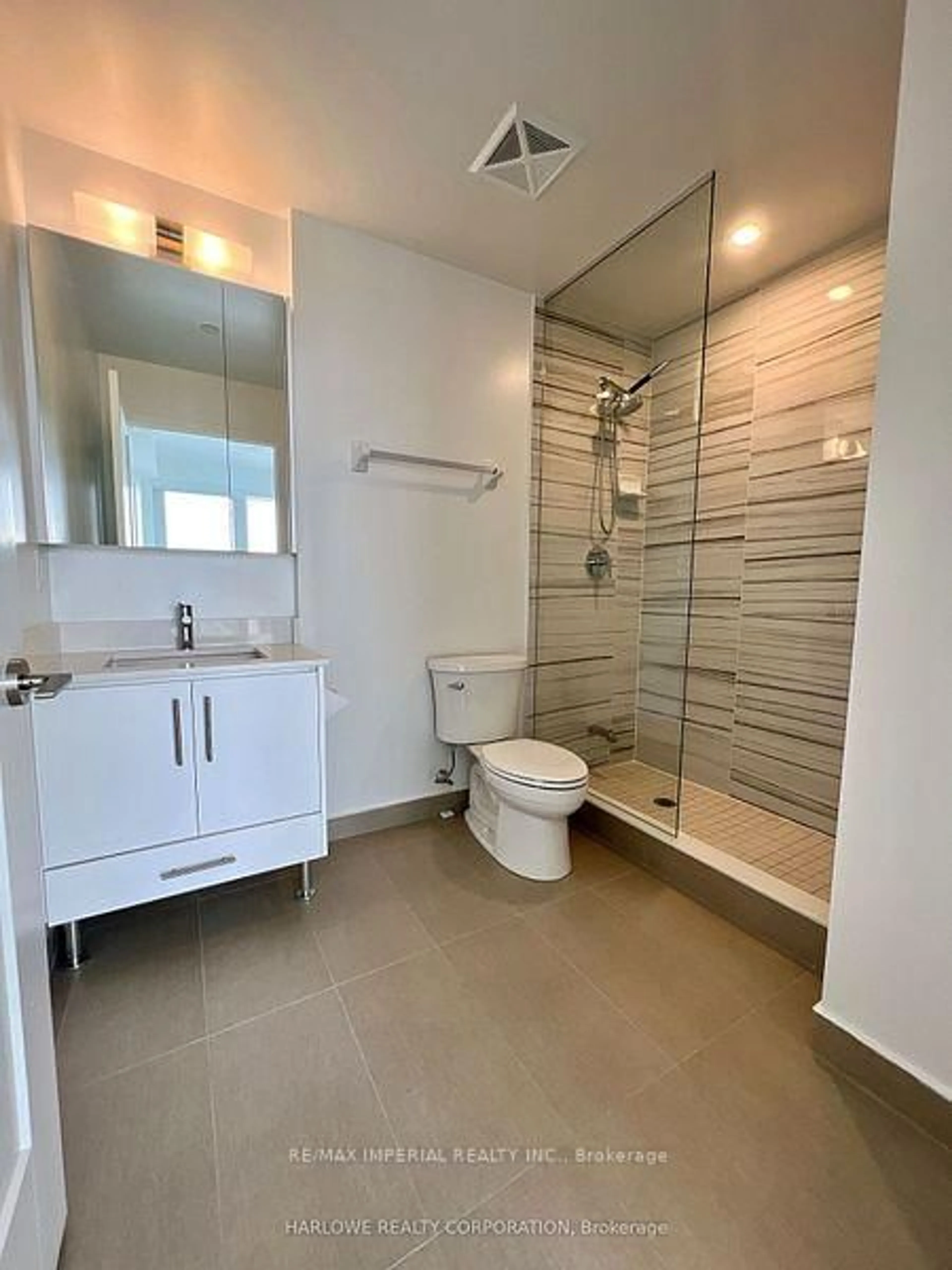 Contemporary bathroom, ceramic/tile floor for 95 Oneida Cres #2207, Richmond Hill Ontario L4B 0H5
