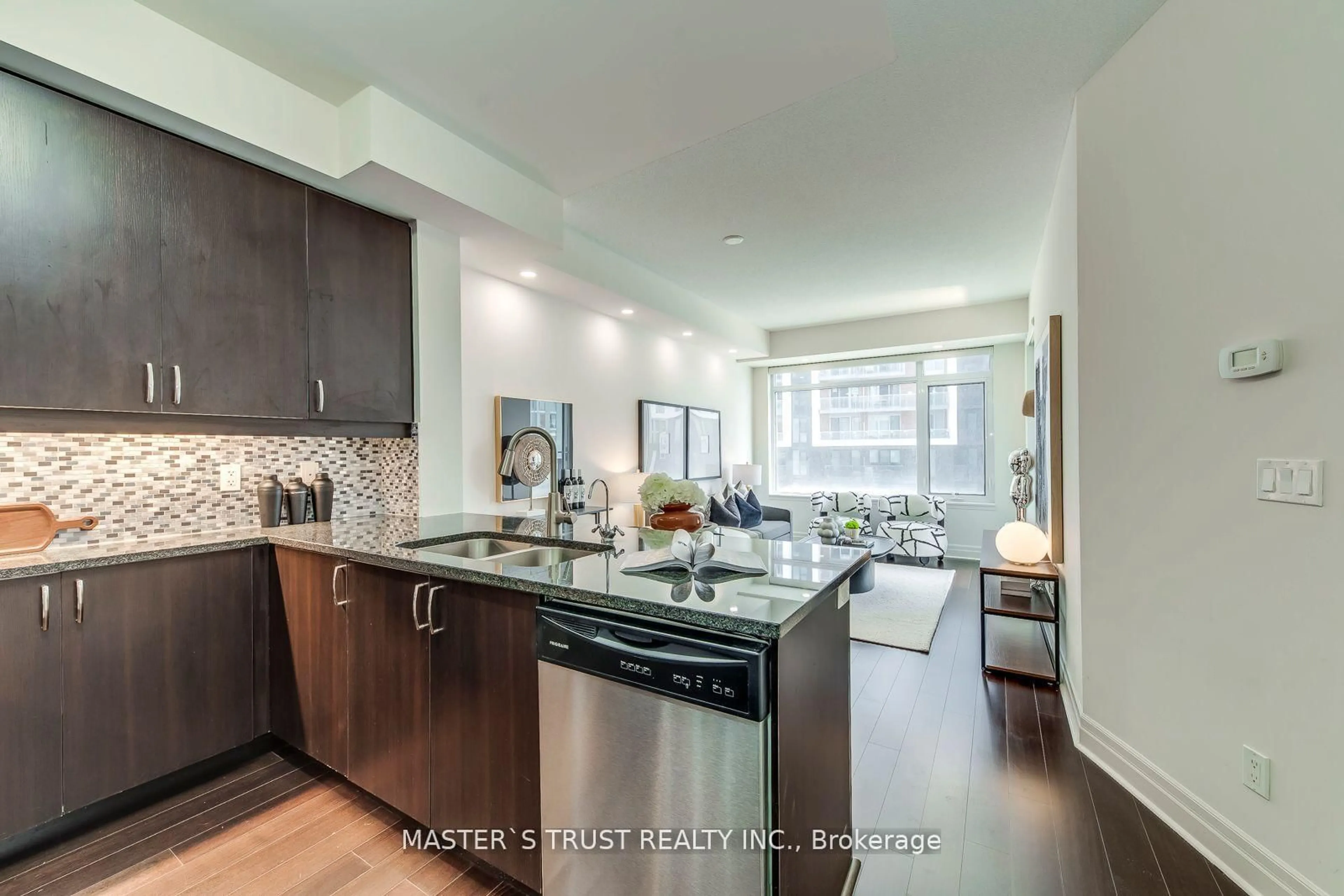 Open concept kitchen, ceramic/tile floor for 8110 Birchmount Rd #513, Markham Ontario L6G 0E3
