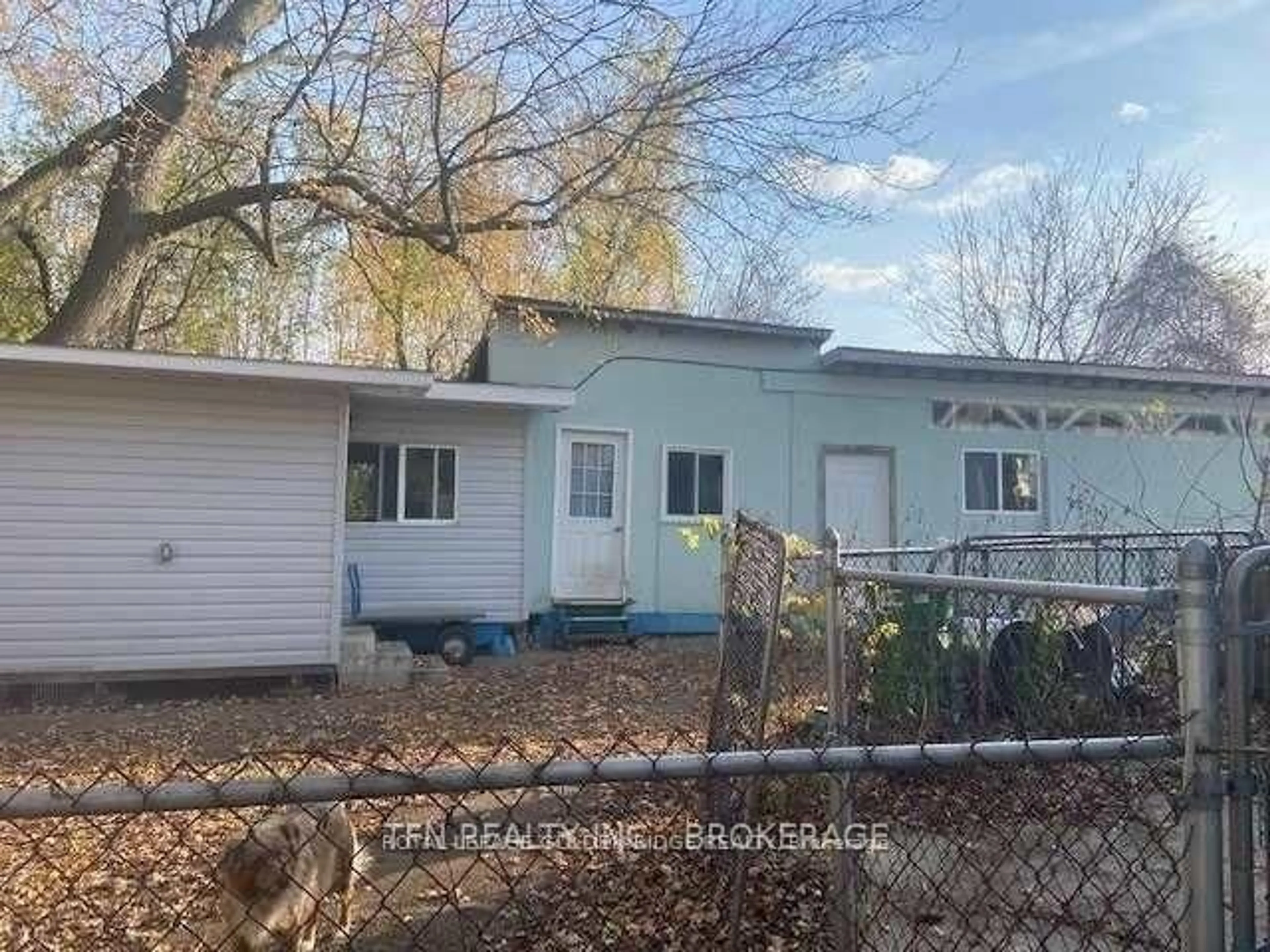 Home with vinyl exterior material, unknown for 1773 20th Sdrd, Innisfil Ontario L9S 4H8