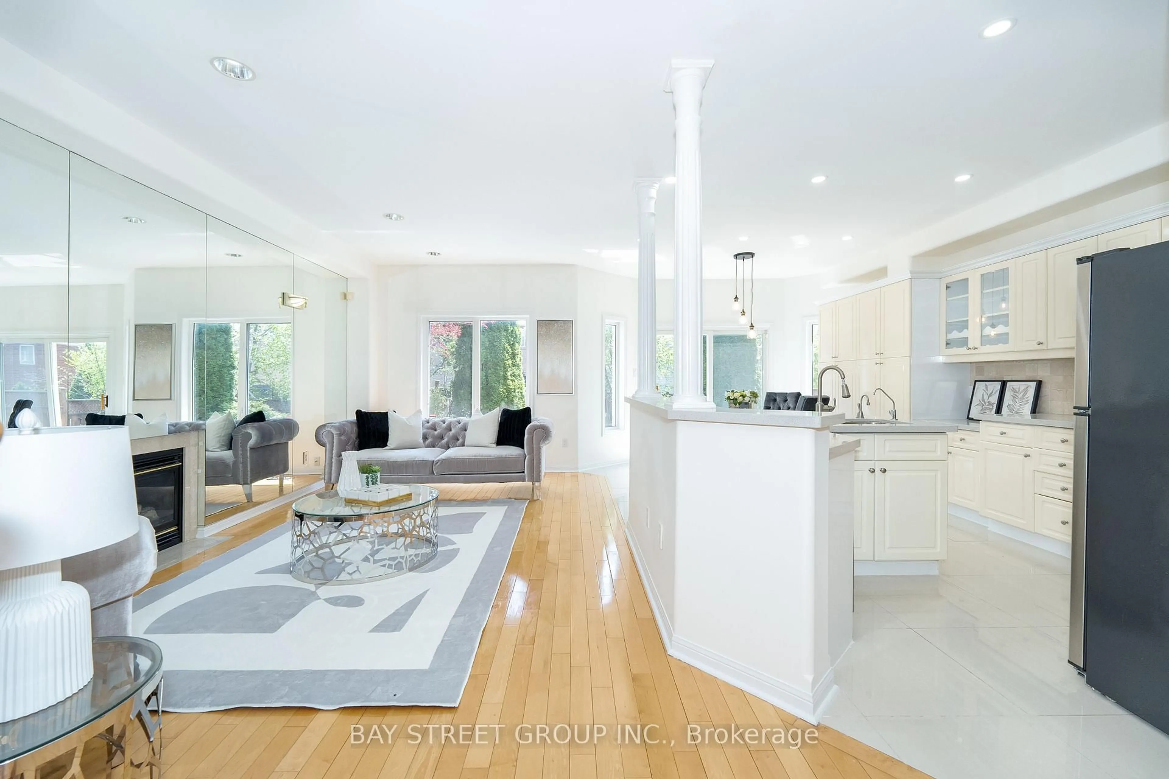 Open concept kitchen, unknown for 68 Sapphire Dr, Richmond Hill Ontario L4S 2E6