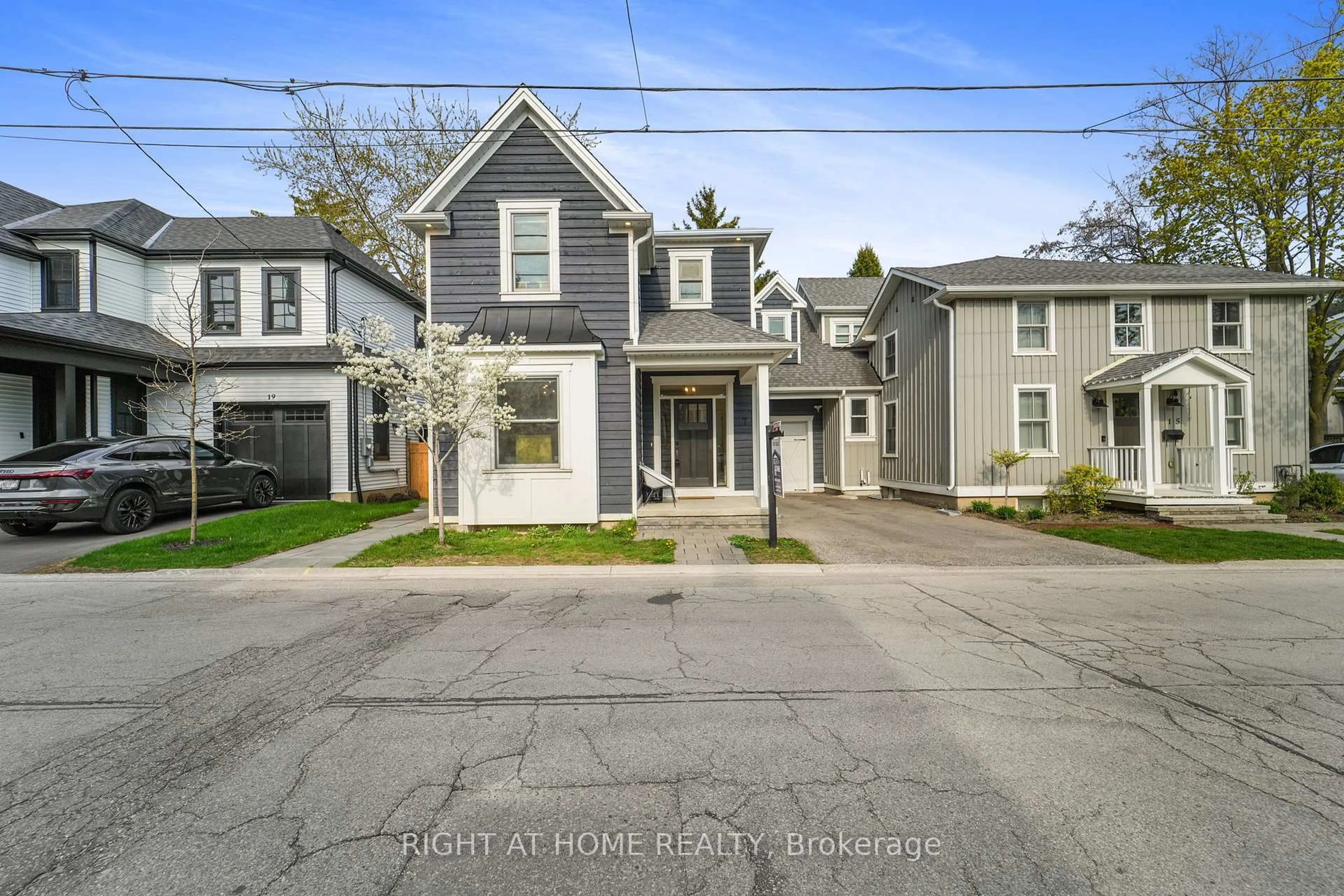 A pic from outside/outdoor area/front of a property/back of a property/a pic from drone, street for 17 George St, Markham Ontario L3P 2R8