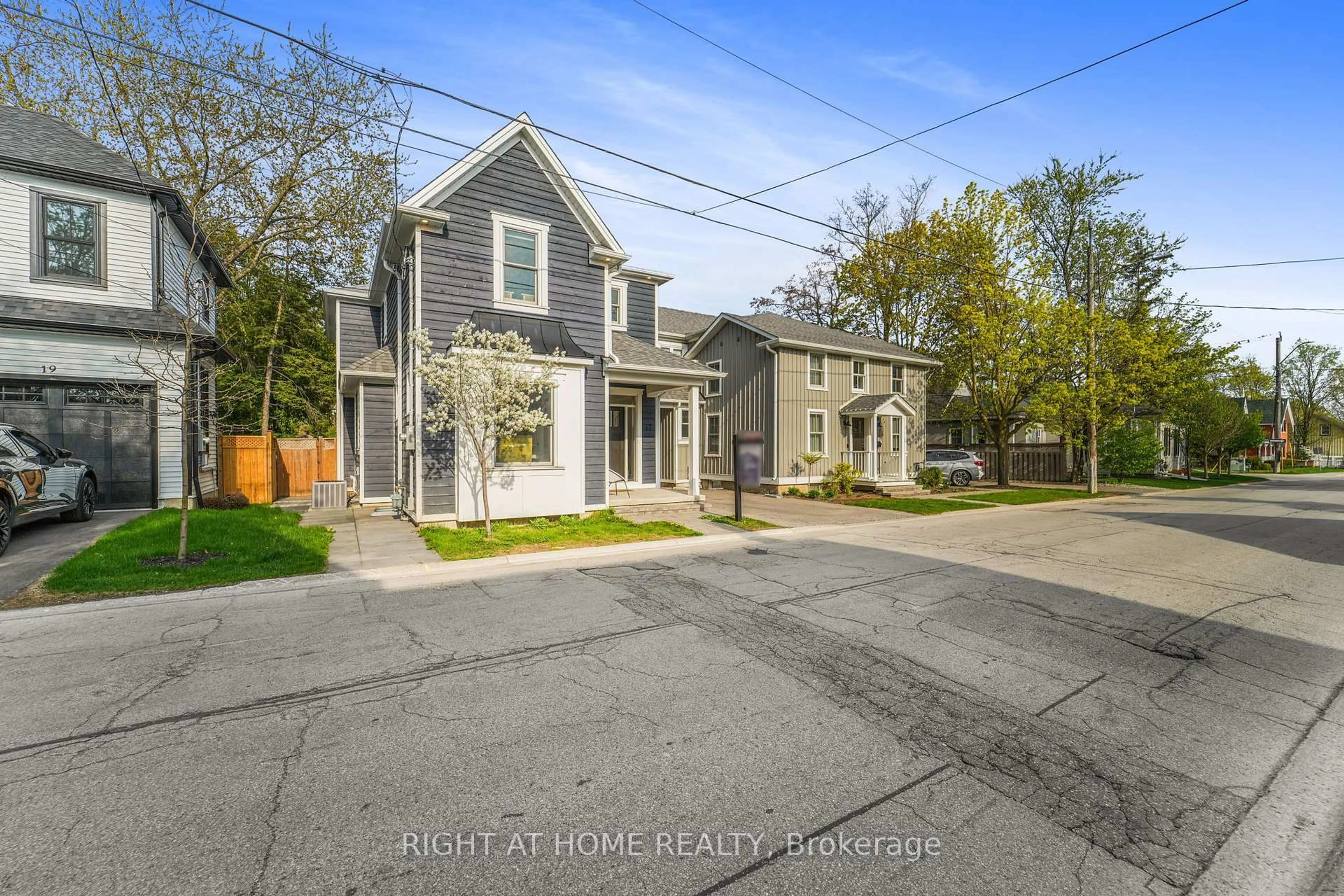 A pic from outside/outdoor area/front of a property/back of a property/a pic from drone, street for 17 George St, Markham Ontario L3P 2R8