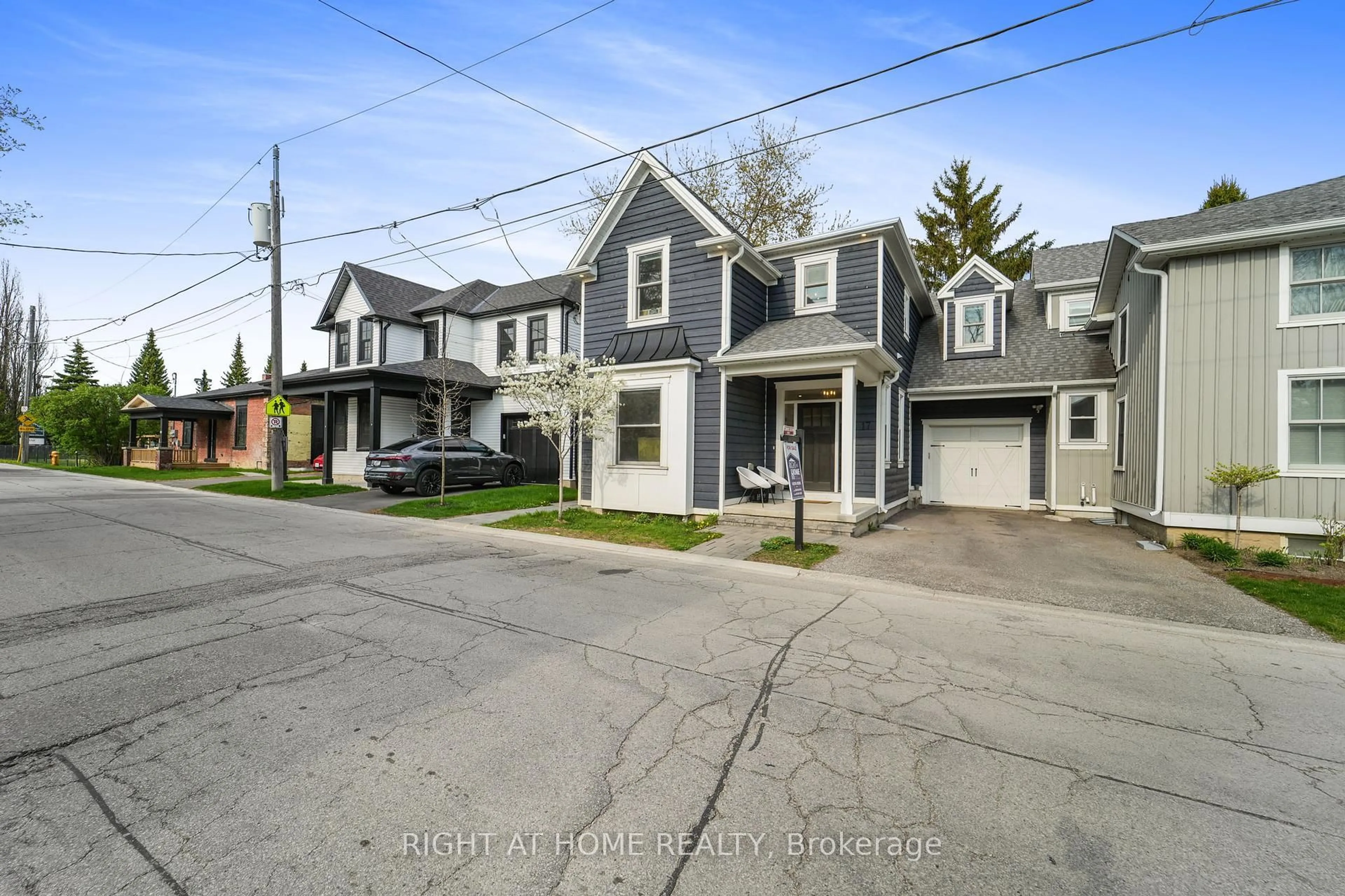 A pic from outside/outdoor area/front of a property/back of a property/a pic from drone, street for 17 George St, Markham Ontario L3P 2R8