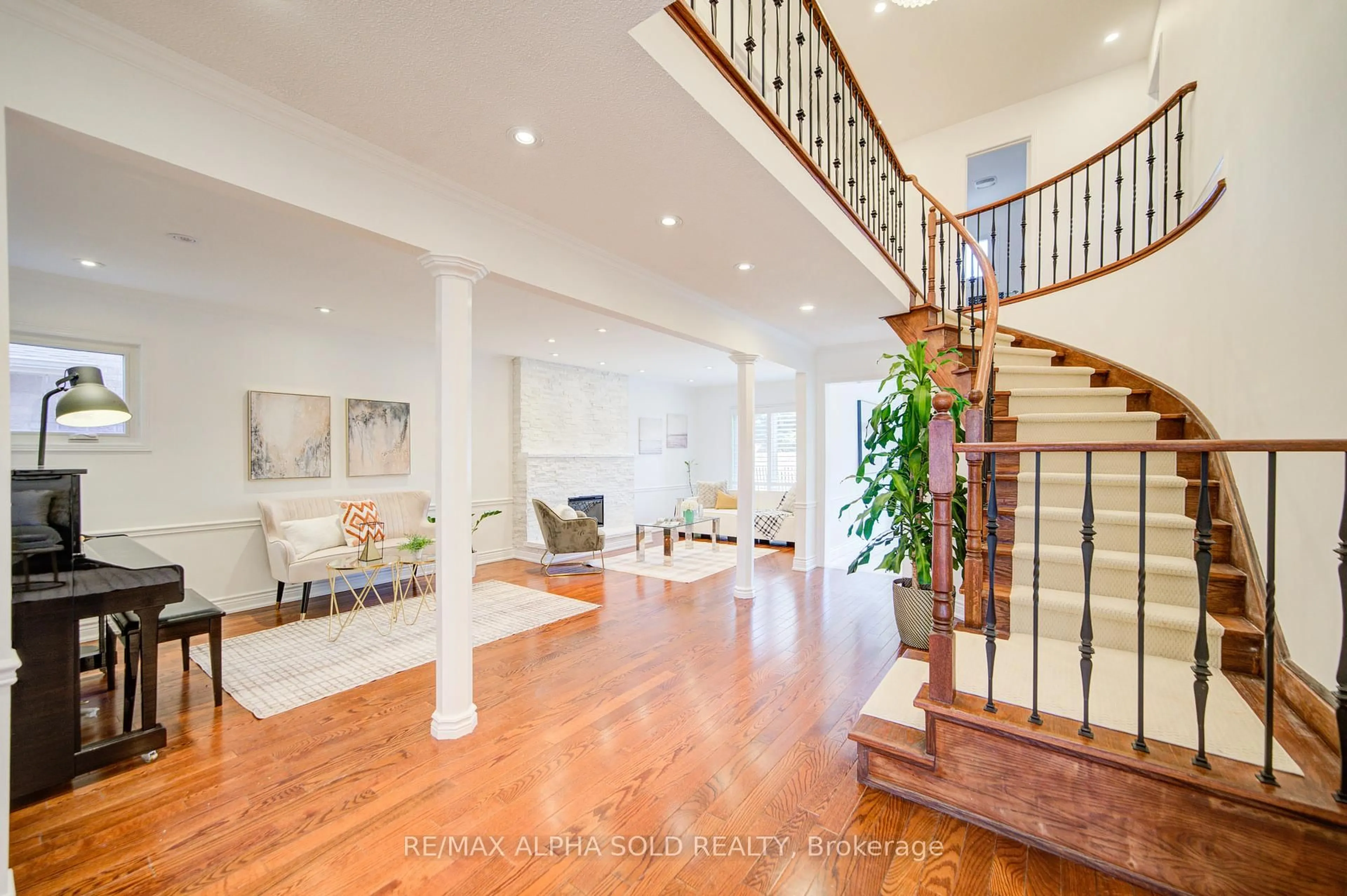 Indoor foyer for 474 Raymerville Dr, Markham Ontario L3P 6J1