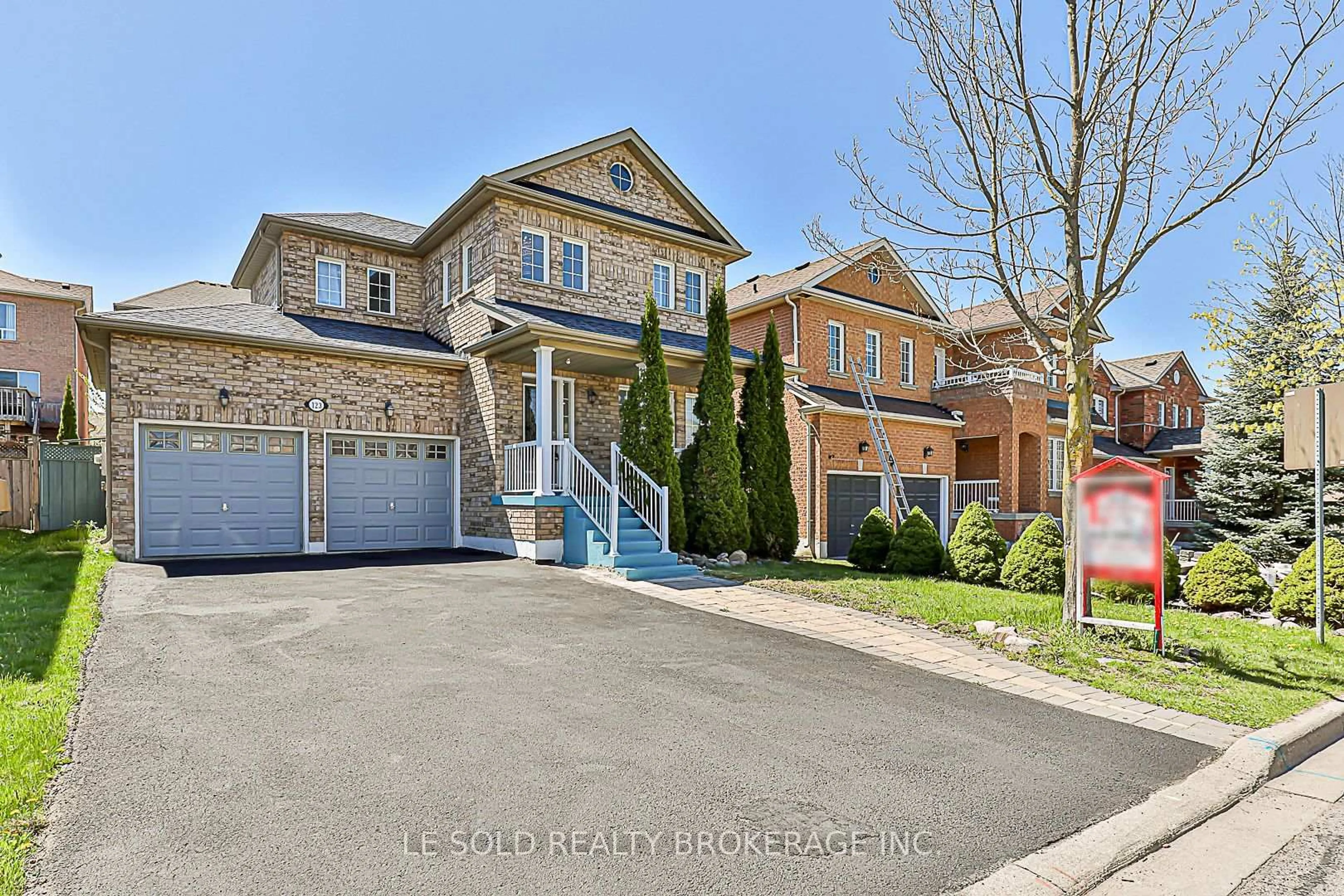Home with brick exterior material, street for 123 Flagstone Way, Newmarket Ontario L3X 2Z8