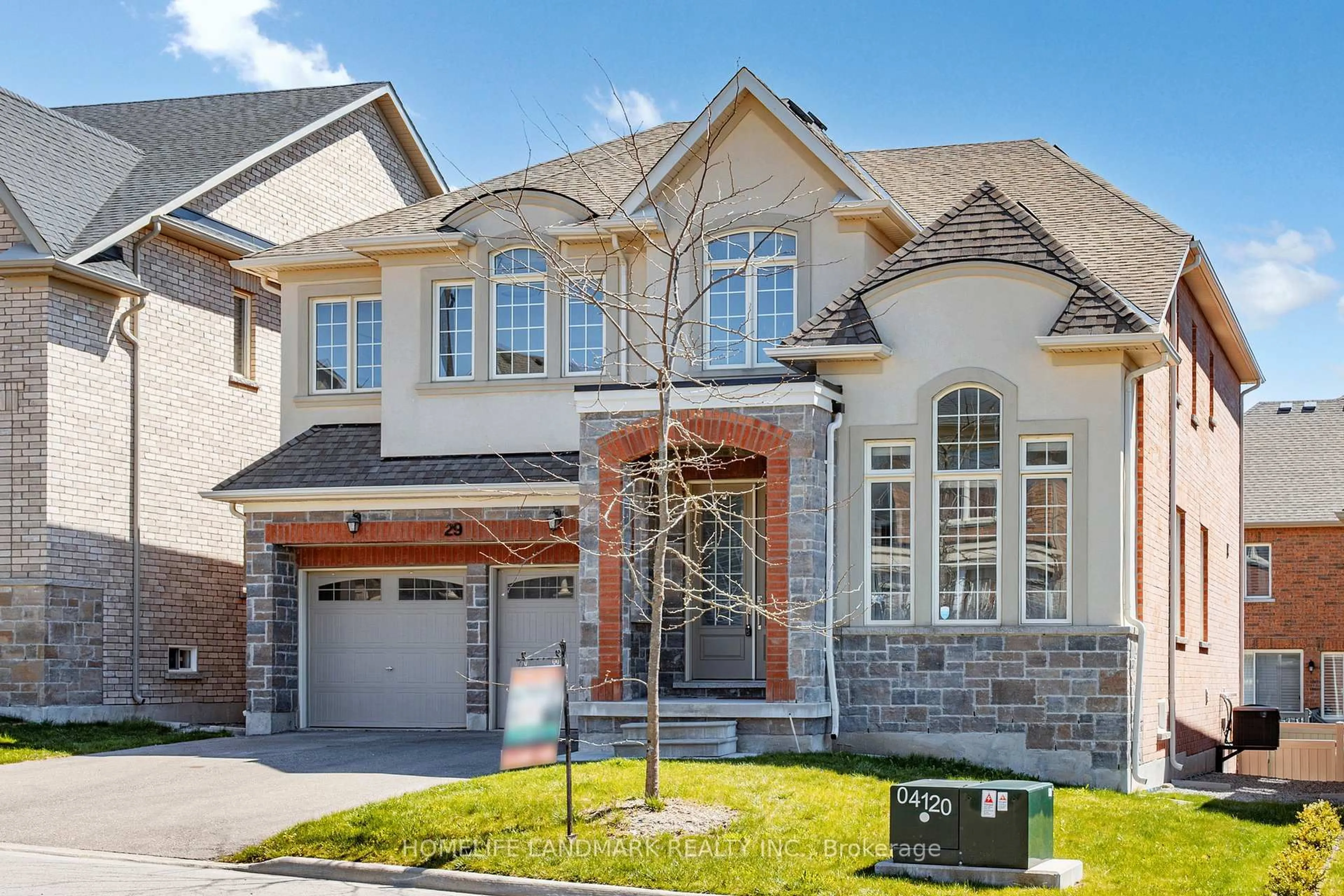 Home with brick exterior material, street for 29 Clifford Fairbarn Dr, East Gwillimbury Ontario L9N 0S1