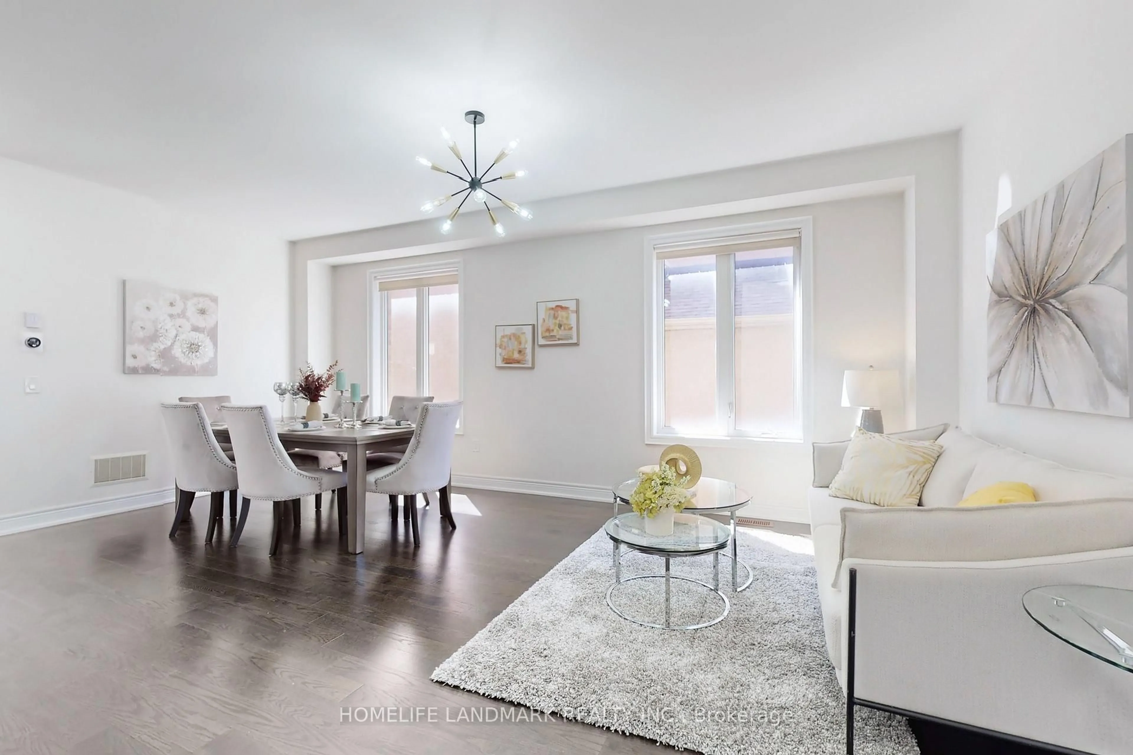 Living room with furniture, unknown for 29 Clifford Fairbarn Dr, East Gwillimbury Ontario L9N 0S1