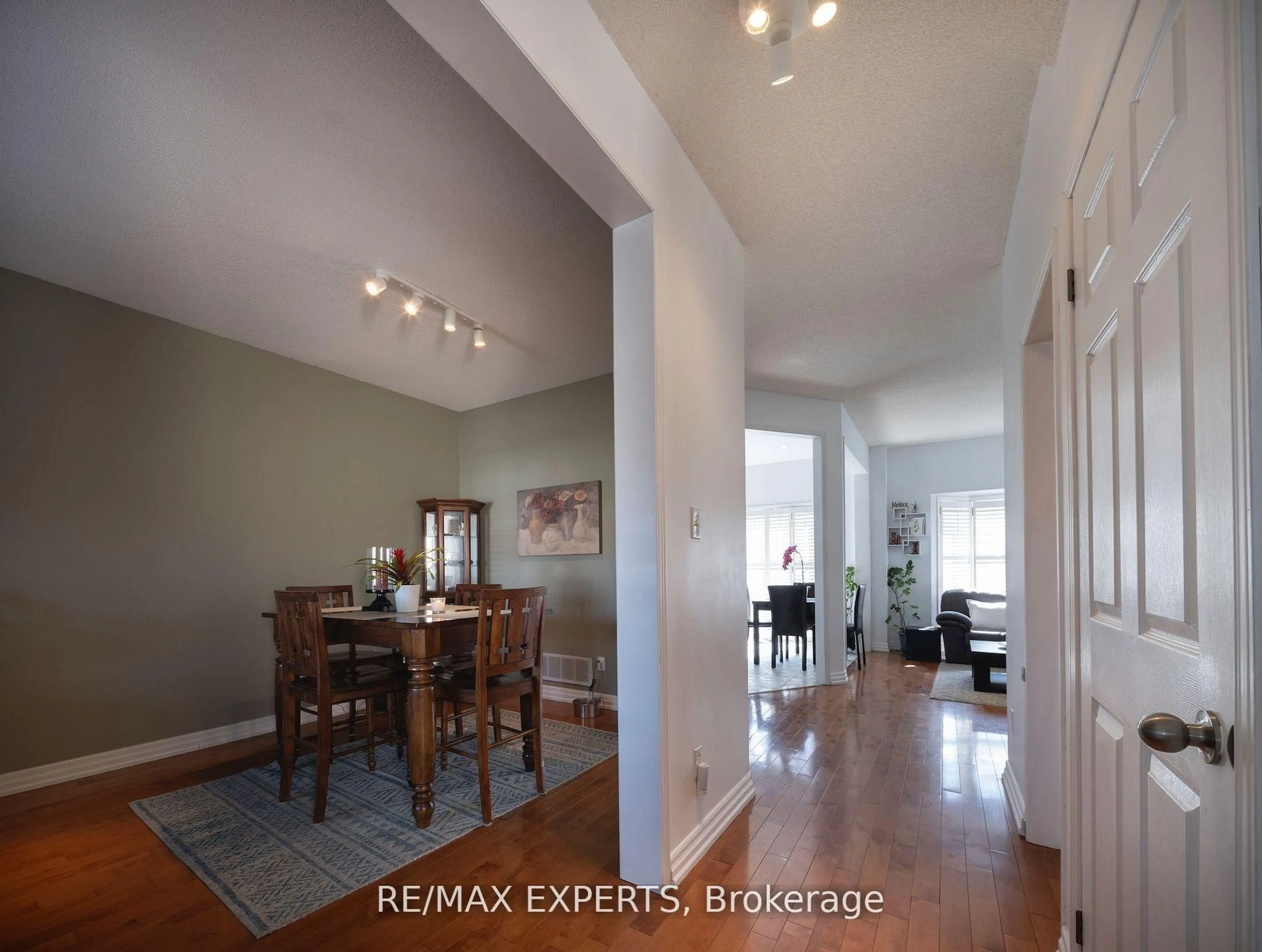 Unknown for 272 Hoover Park Dr, Whitchurch-Stouffville Ontario L4A 1K9