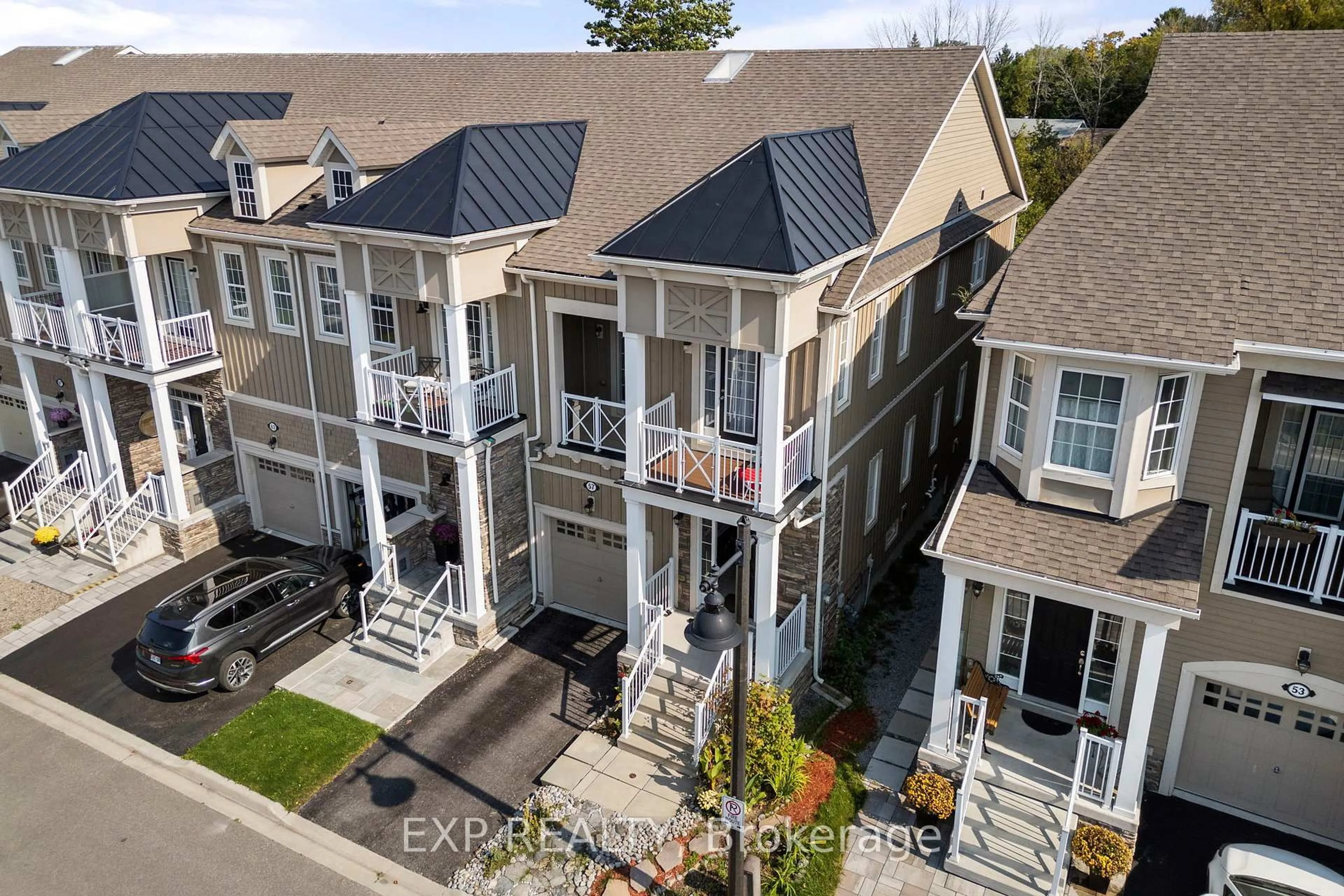 A pic from outside/outdoor area/front of a property/back of a property/a pic from drone, unknown for 57 Courting House Pl, Georgina Ontario L0E 1L0