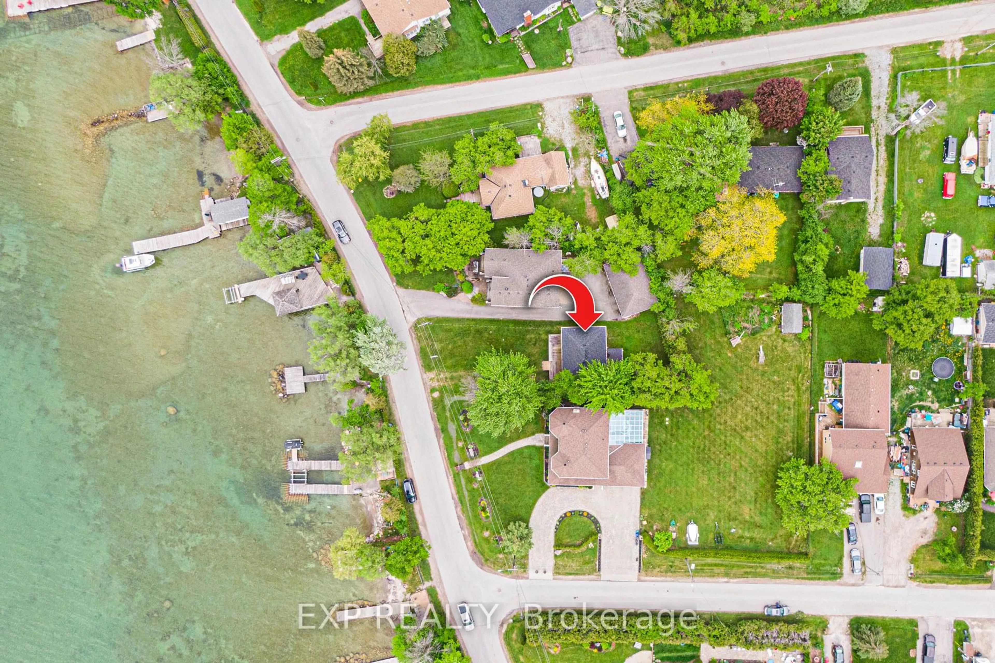 A pic from outside/outdoor area/front of a property/back of a property/a pic from drone, water/lake/river/ocean view for 17 Lake Dr, Georgina Ontario L4P 3E9
