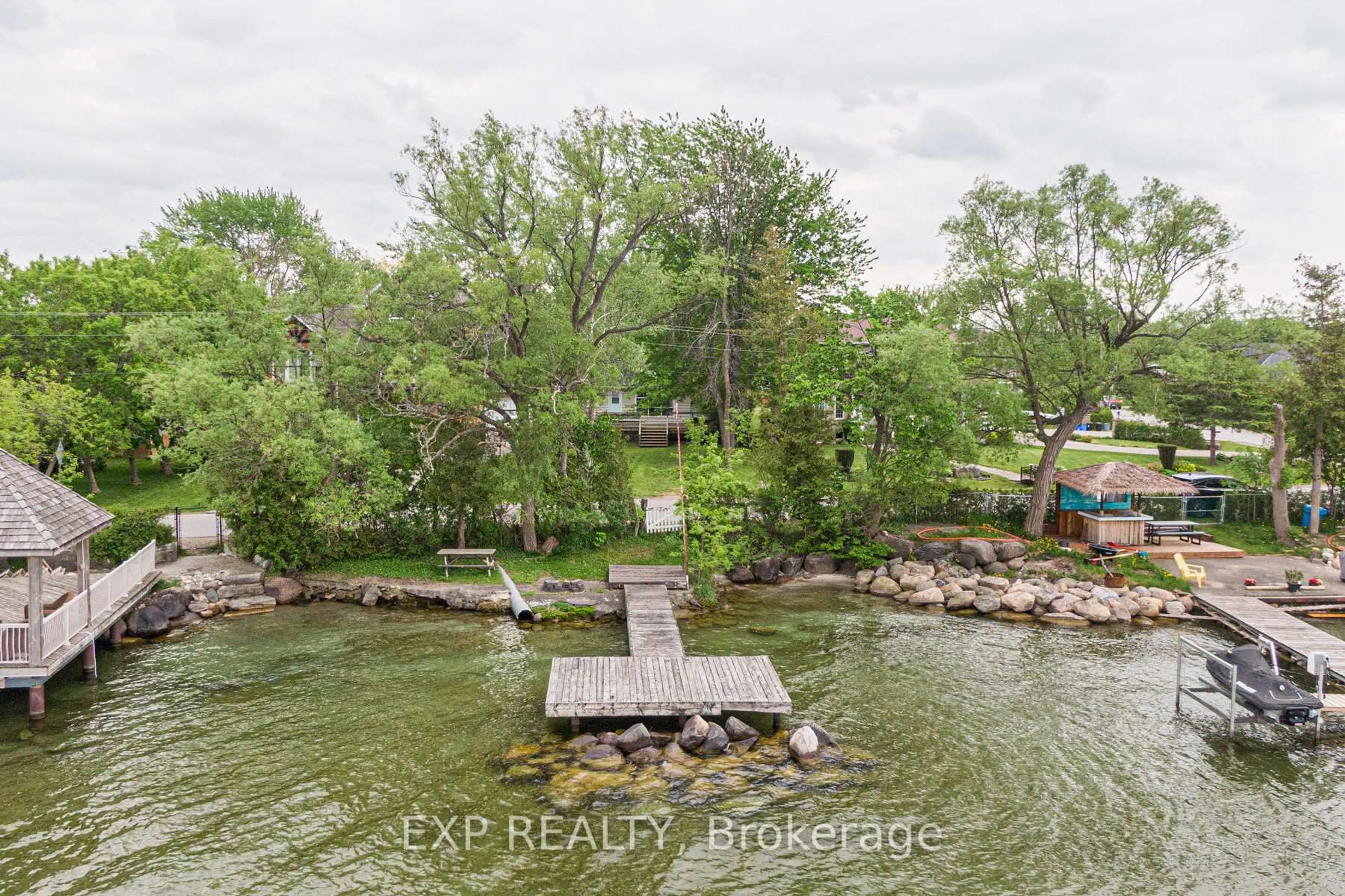 A pic from outside/outdoor area/front of a property/back of a property/a pic from drone, water/lake/river/ocean view for 17 Lake Dr, Georgina Ontario L4P 3E9