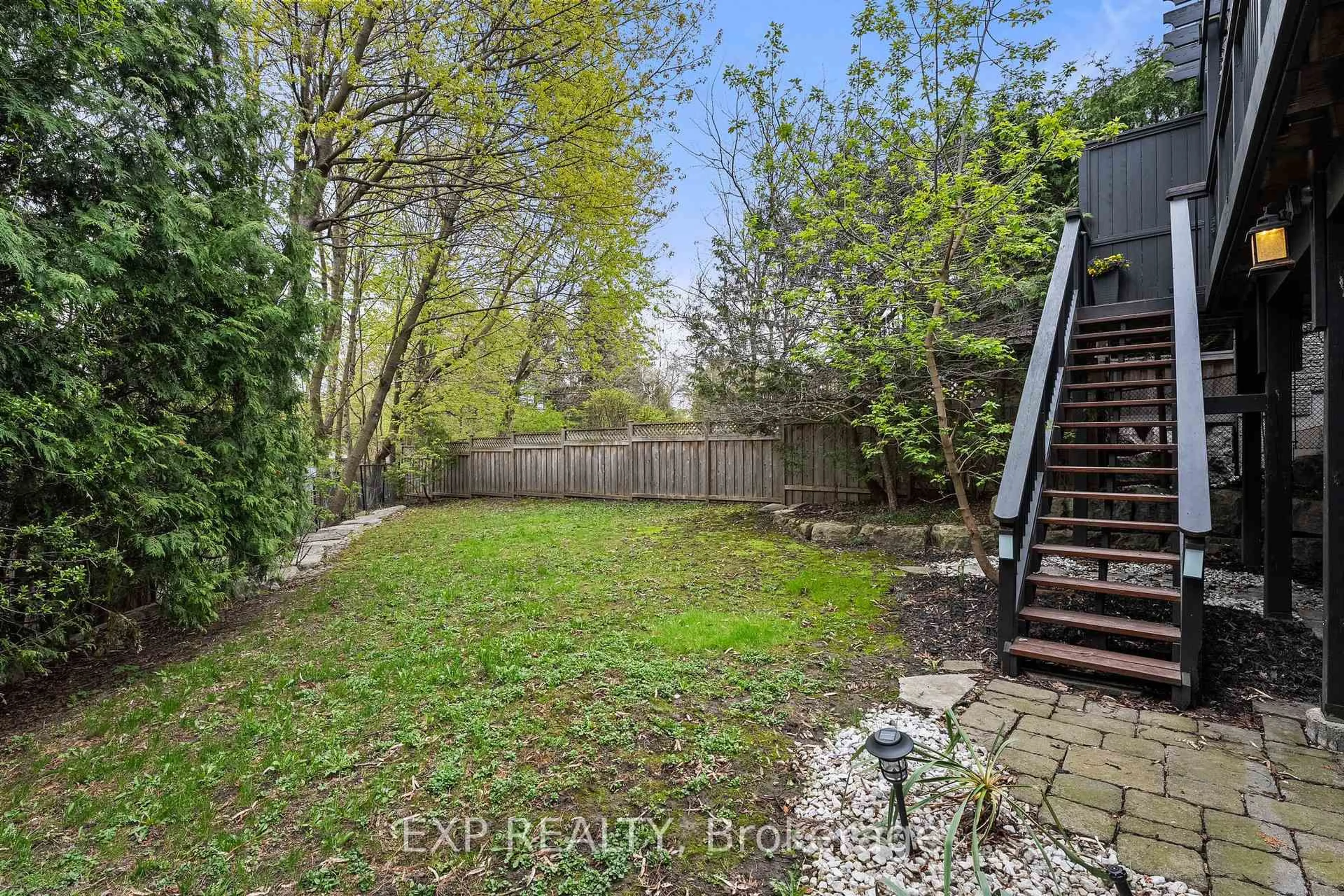 A pic from outside/outdoor area/front of a property/back of a property/a pic from drone, forest/trees view for 112 Tyler St, Aurora Ontario L4G 2N3