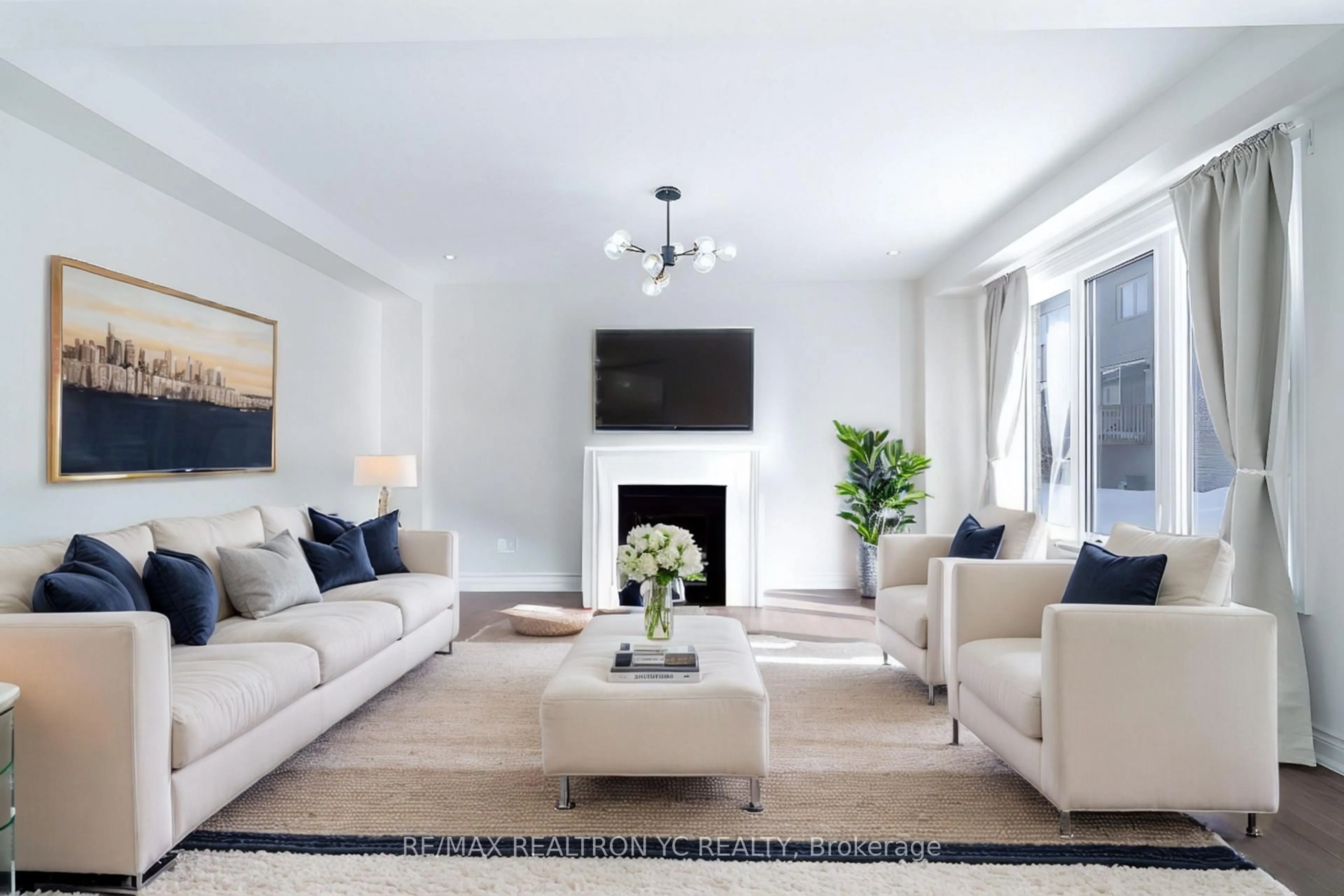 Living room with furniture, unknown for 17 Hitching Post Lane, Georgina Ontario L4P 0H9