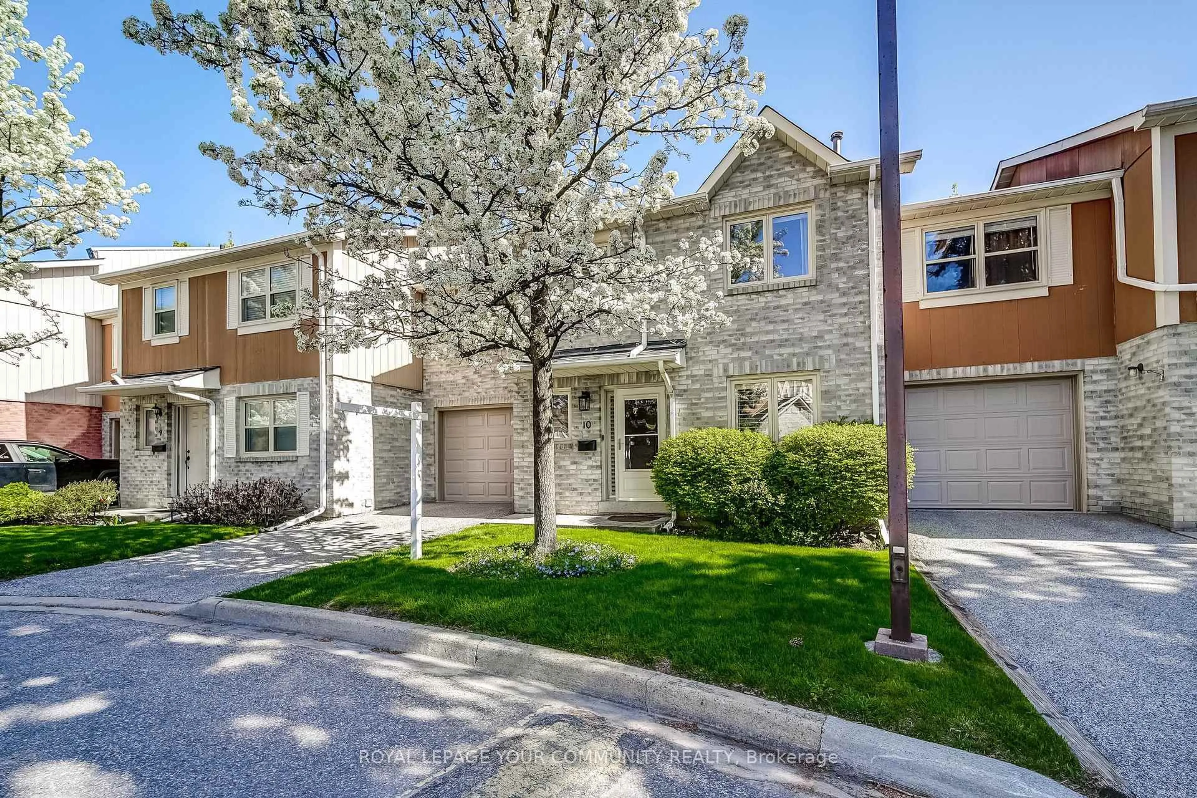 Unknown for 115 Avenue Rd #10, Richmond Hill Ontario L4C 9N2
