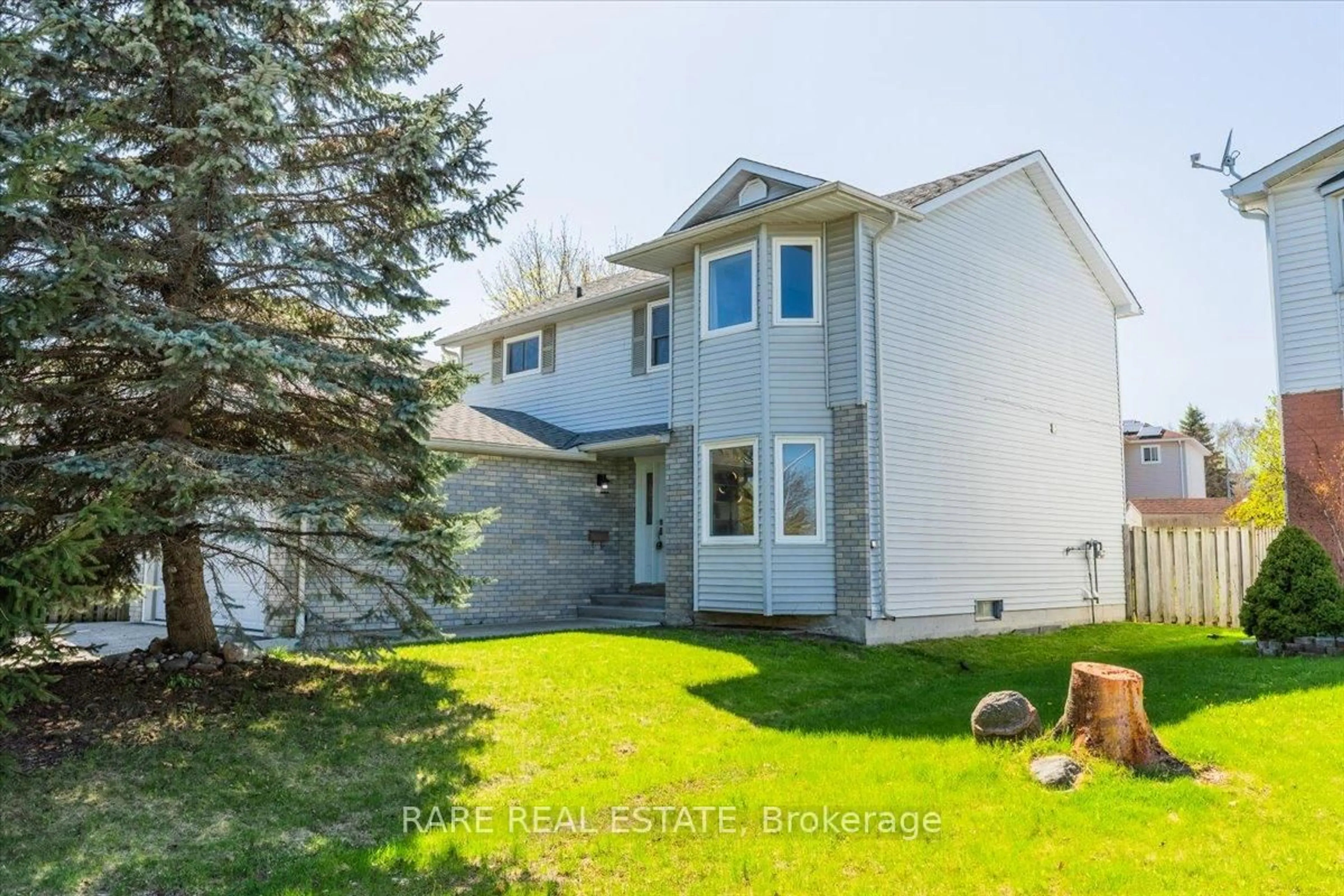 Home with vinyl exterior material, street for 996 Maclean St, Innisfil Ontario L9S 1V8