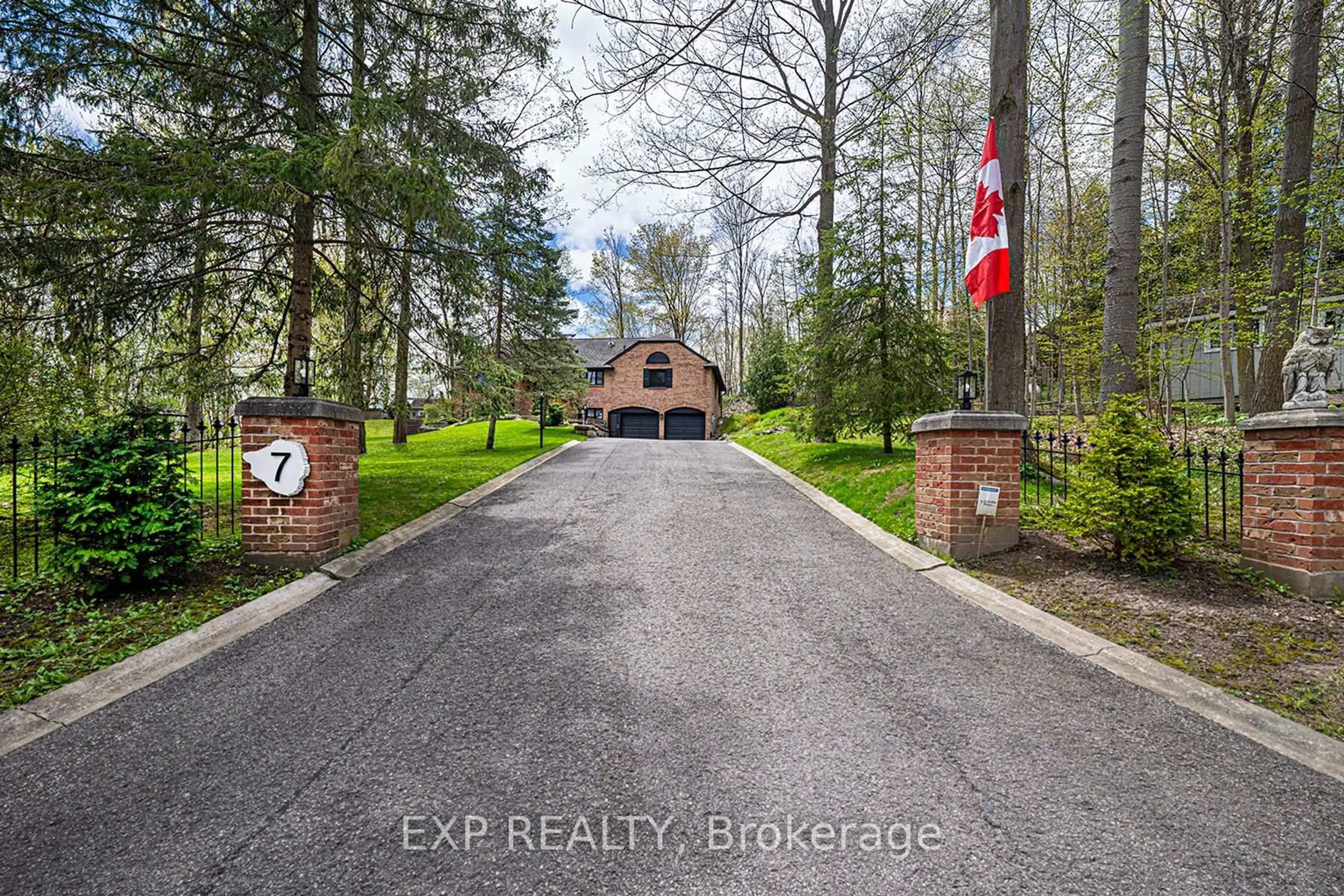 Unknown for 7 Valley Tr, East Gwillimbury Ontario L3Y 4V8