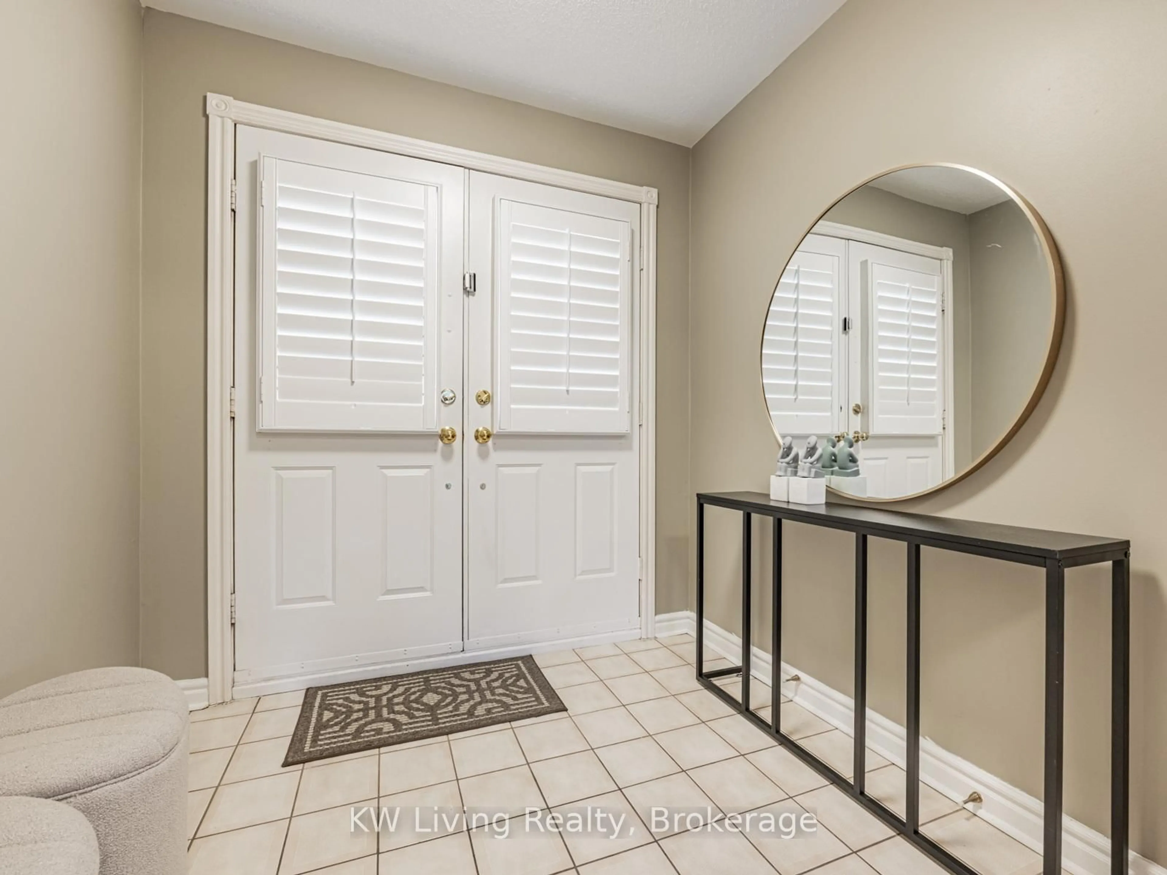 Indoor entryway for 6 Ellingwood Crt, Markham Ontario L3R 8A8