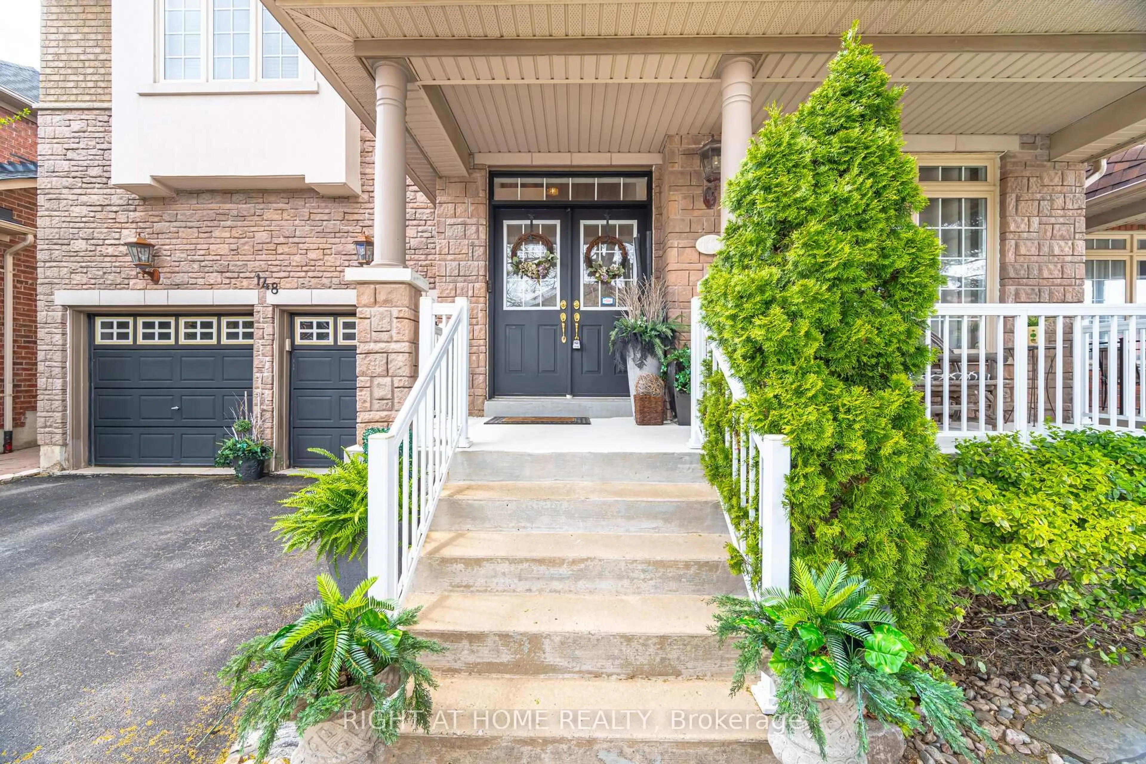 Indoor entryway for 148 Vellore Ave, Vaughan Ontario L4H 2W4