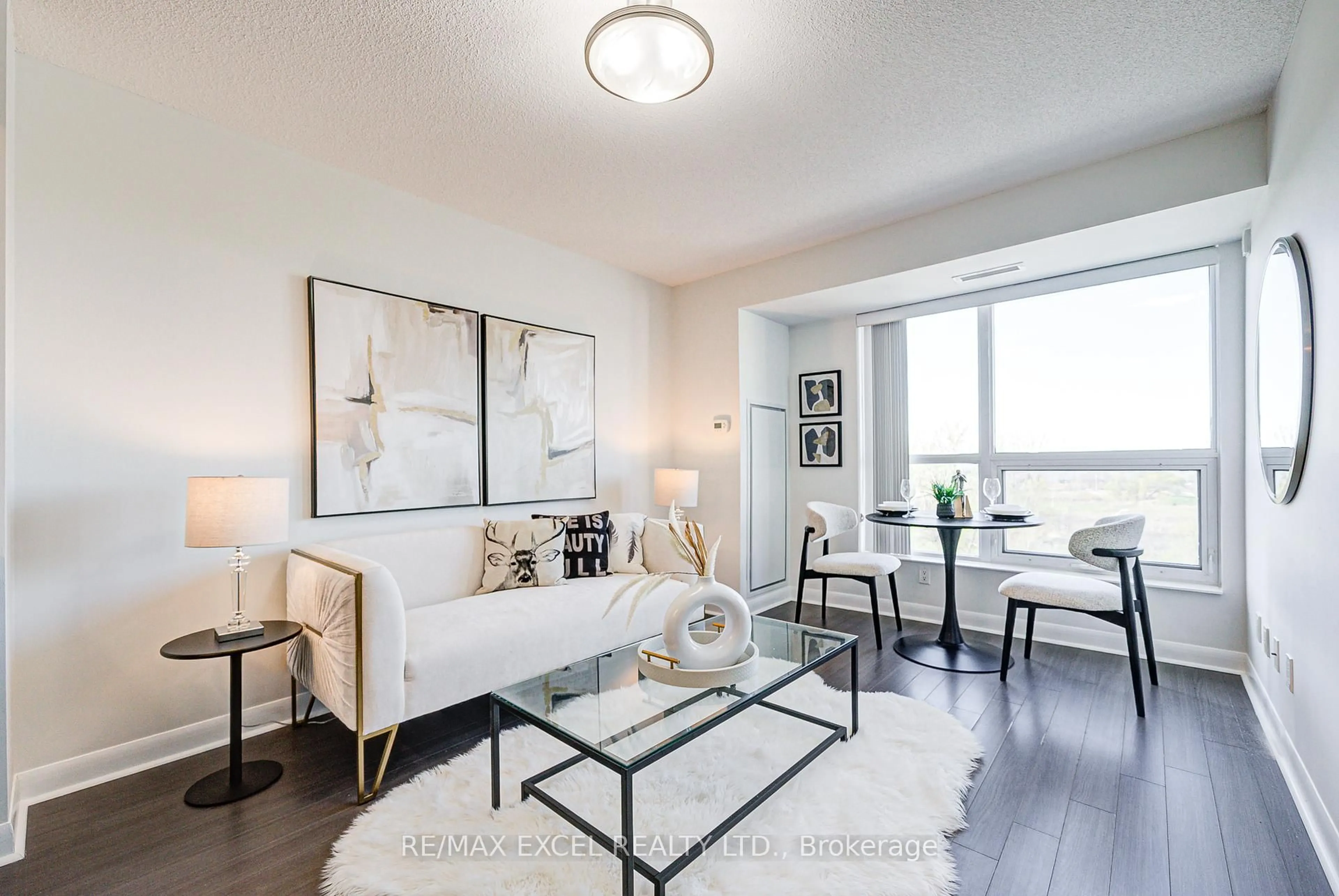 Living room with furniture, wood/laminate floor for 75 Norman Bethune Ave #619, Richmond Hill Ontario L4B 0B6