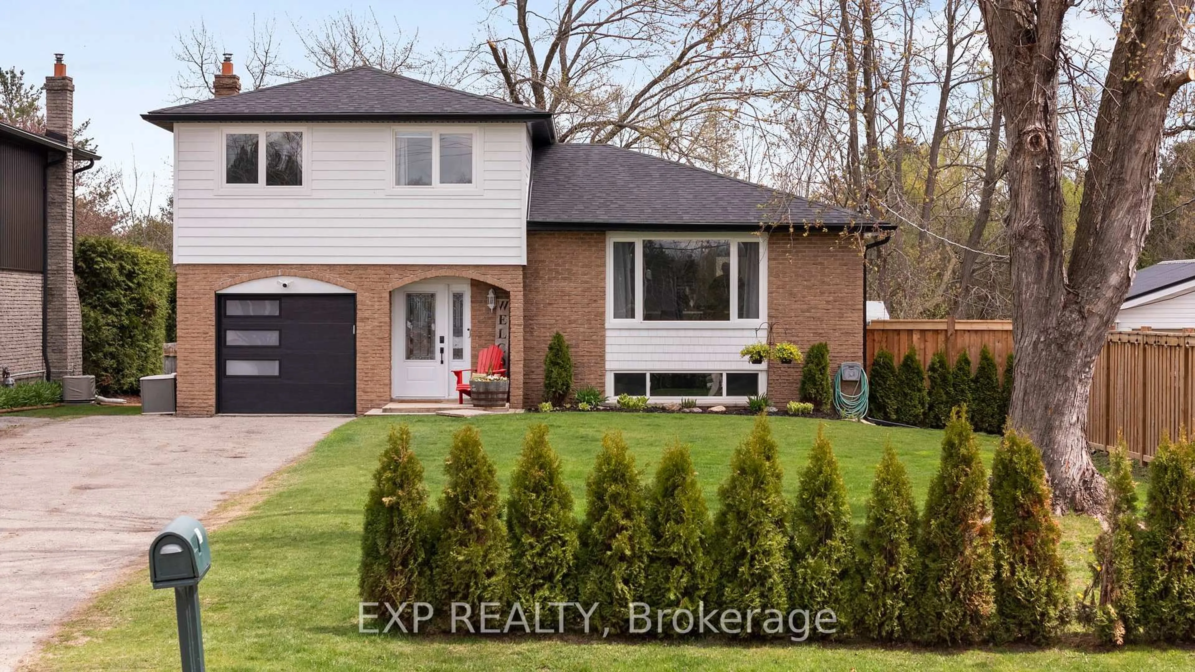 Home with brick exterior material, street for 39 Pete's Lane, Georgina Ontario L0E 1N0