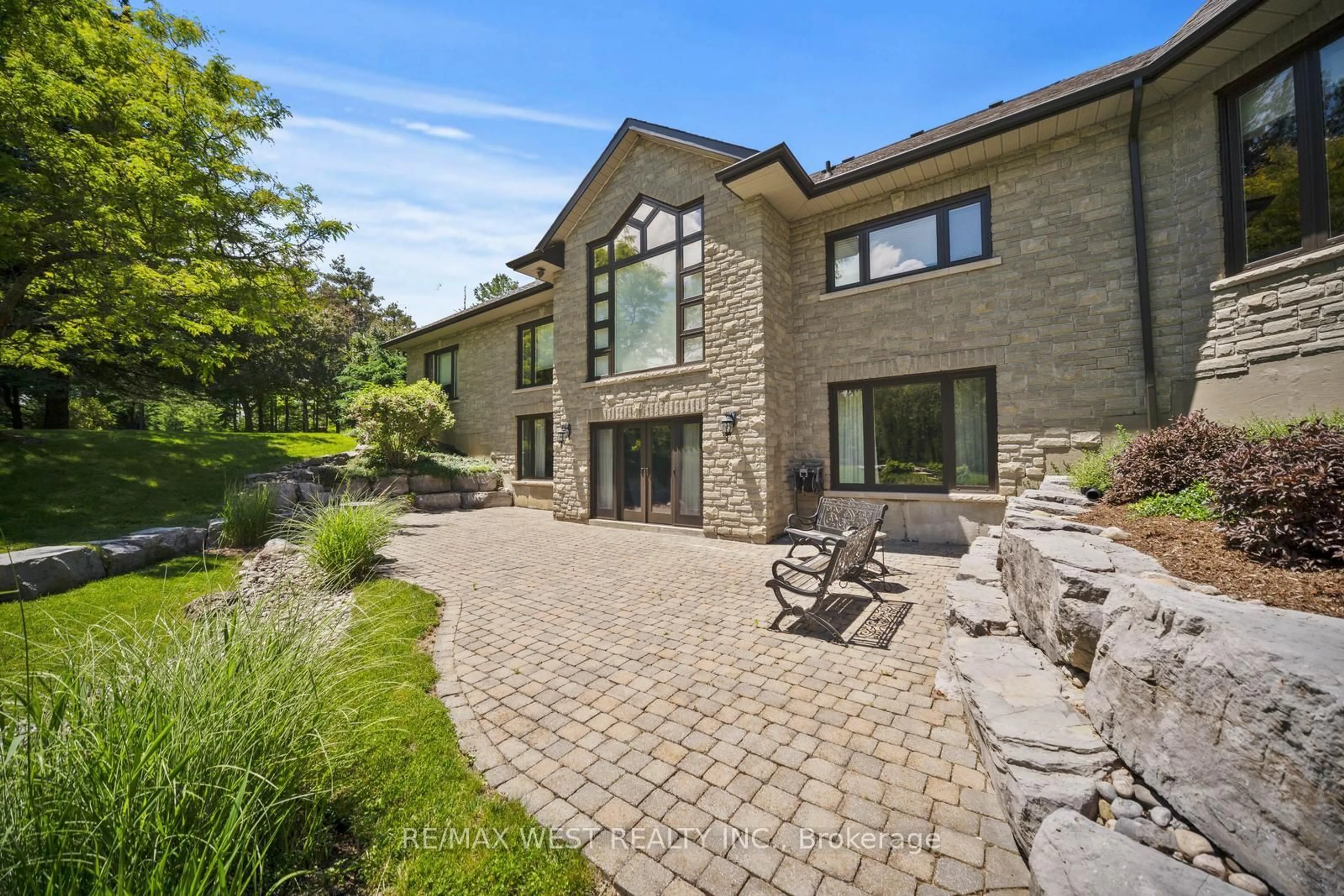 Home with brick exterior material, unknown for 5775 Kirby Rd, Vaughan Ontario L0J 1C0
