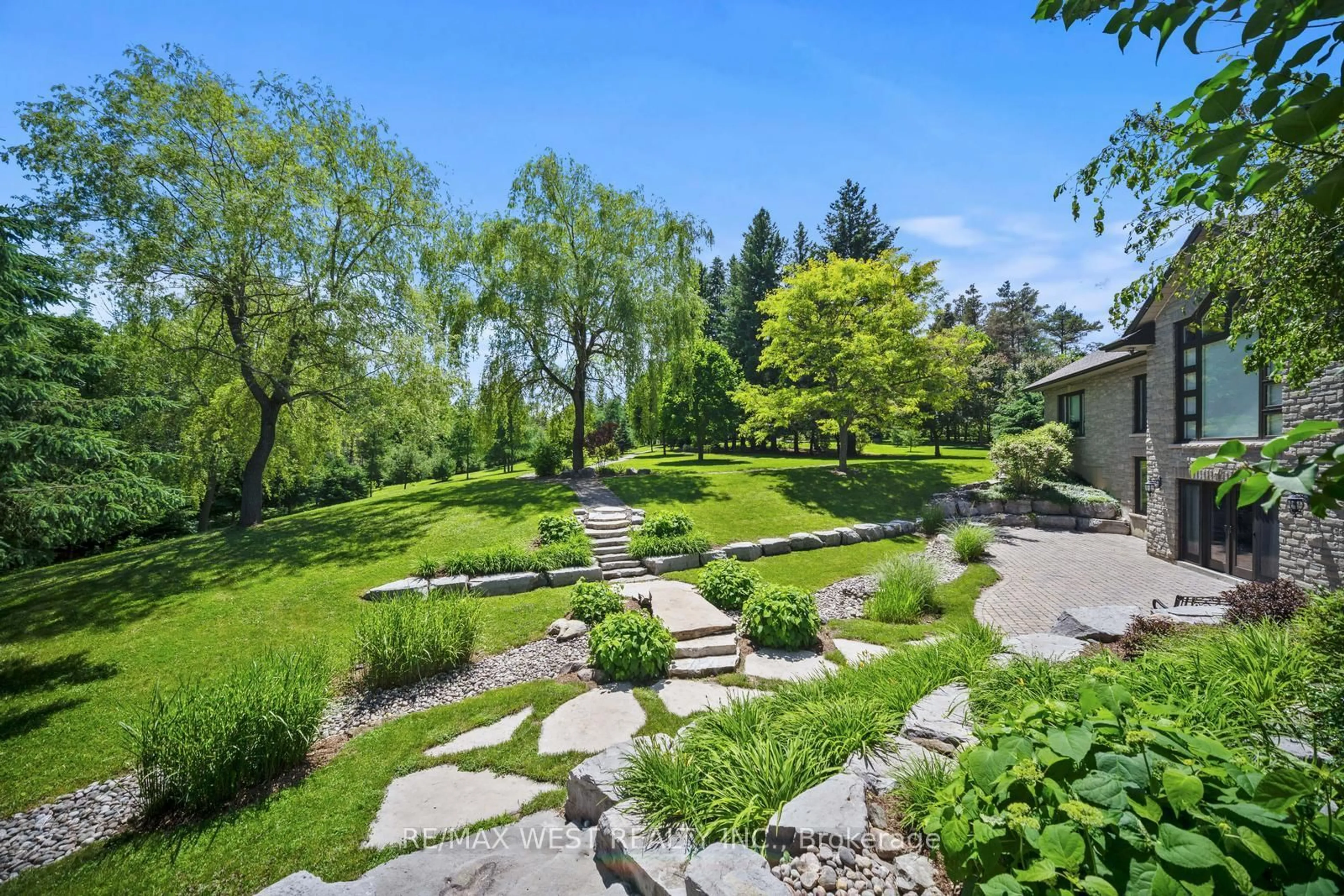 Patio, water/lake/river/ocean view for 5775 Kirby Rd, Vaughan Ontario L0J 1C0