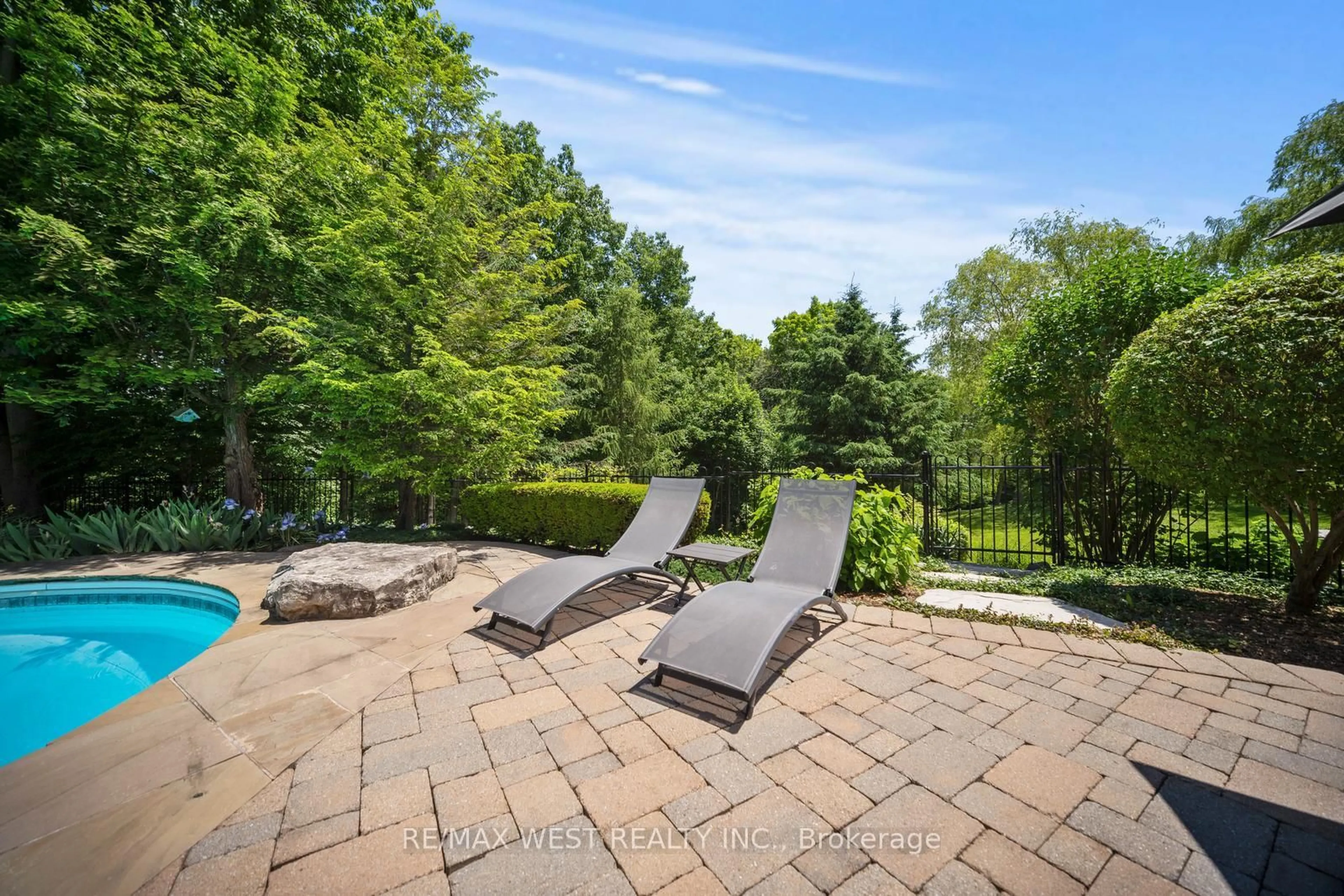 Patio, water/lake/river/ocean view for 5775 Kirby Rd, Vaughan Ontario L0J 1C0