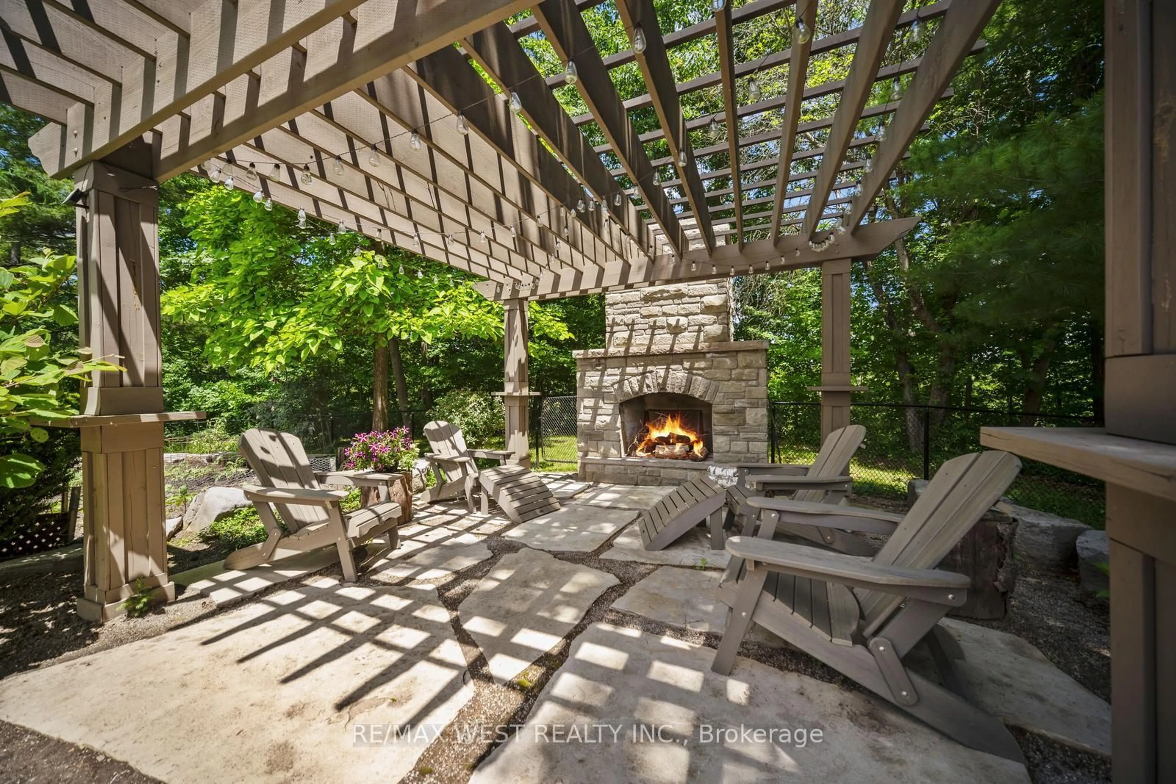 Patio, unknown for 5775 Kirby Rd, Vaughan Ontario L0J 1C0