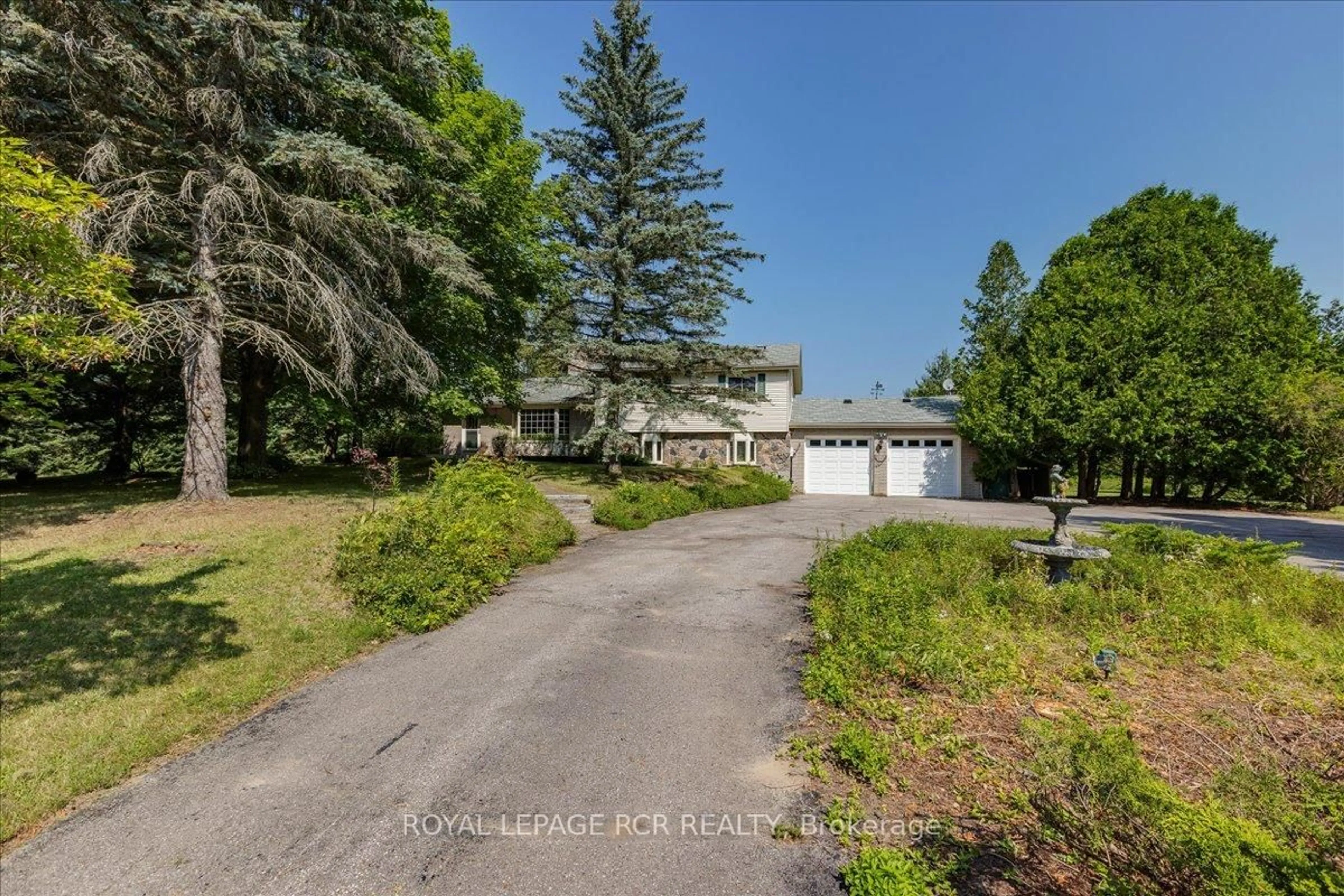 A pic from outside/outdoor area/front of a property/back of a property/a pic from drone, street for 3990 Mount Albert Rd, East Gwillimbury Ontario L0G 1V0