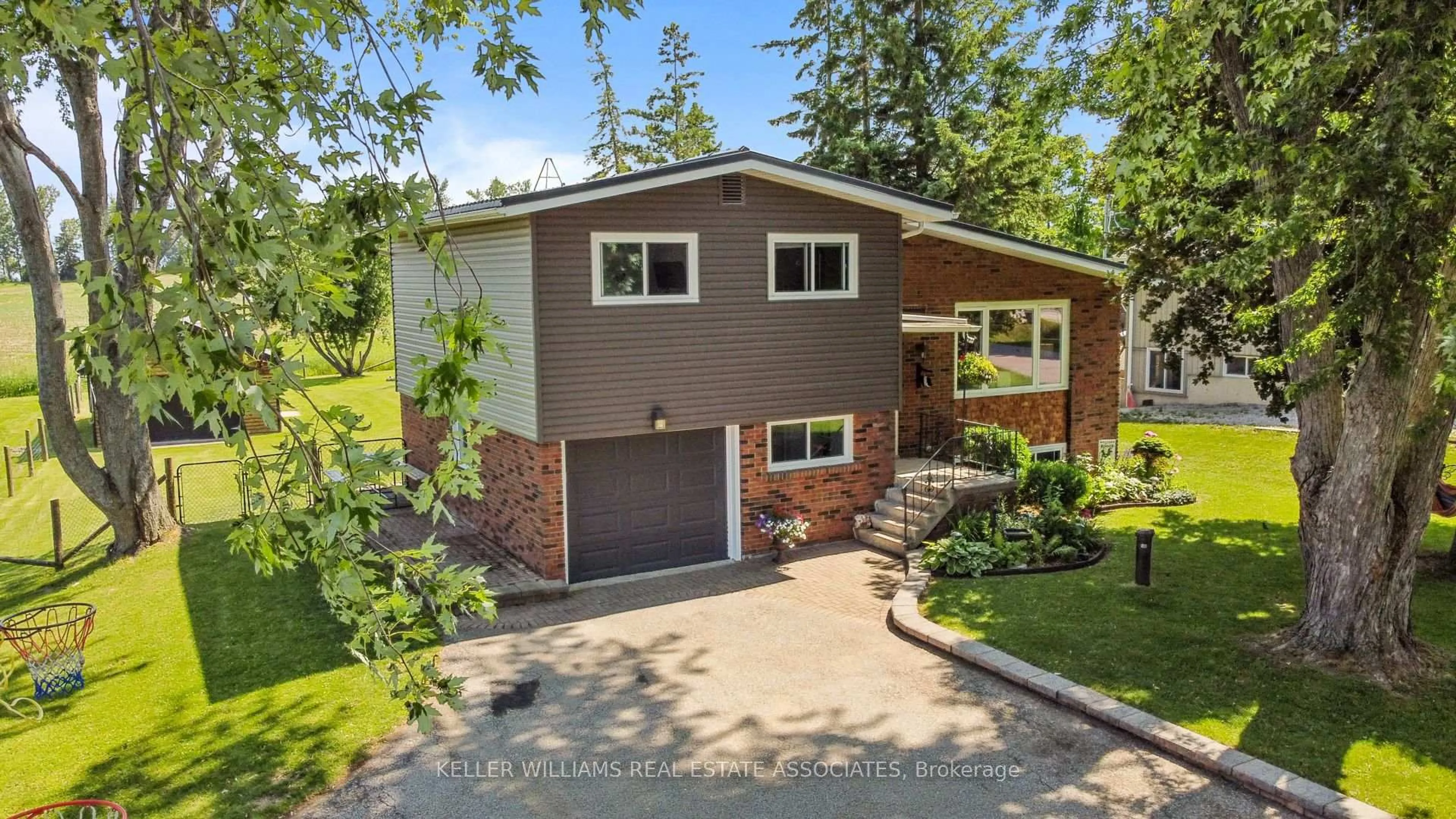 Home with brick exterior material, street for 1619 Killarney Beach Rd, Innisfil Ontario L0L 1W0