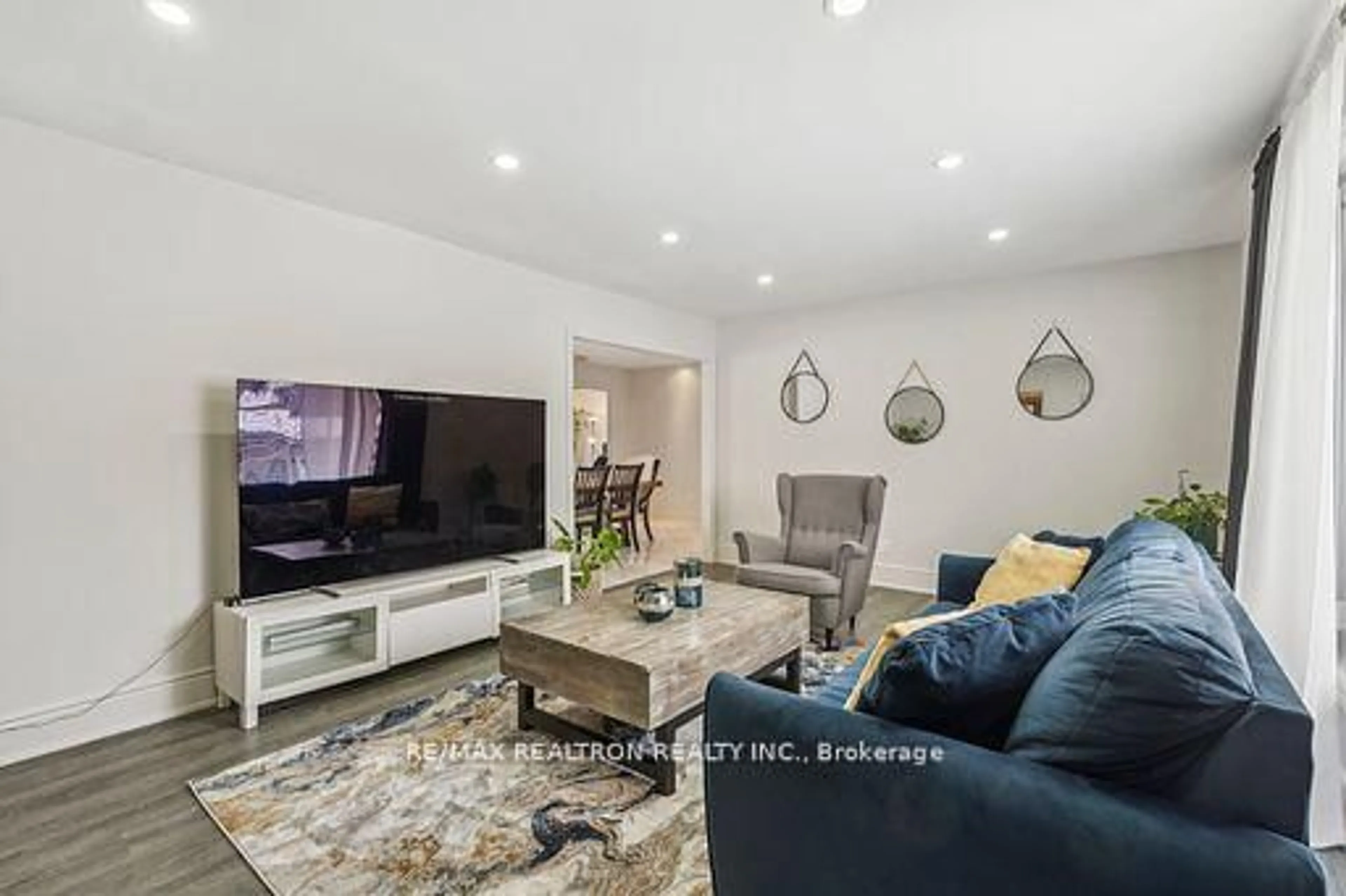 Living room with furniture, unknown for 400 Dayfoot St, New Tecumseth Ontario L0G 1A0